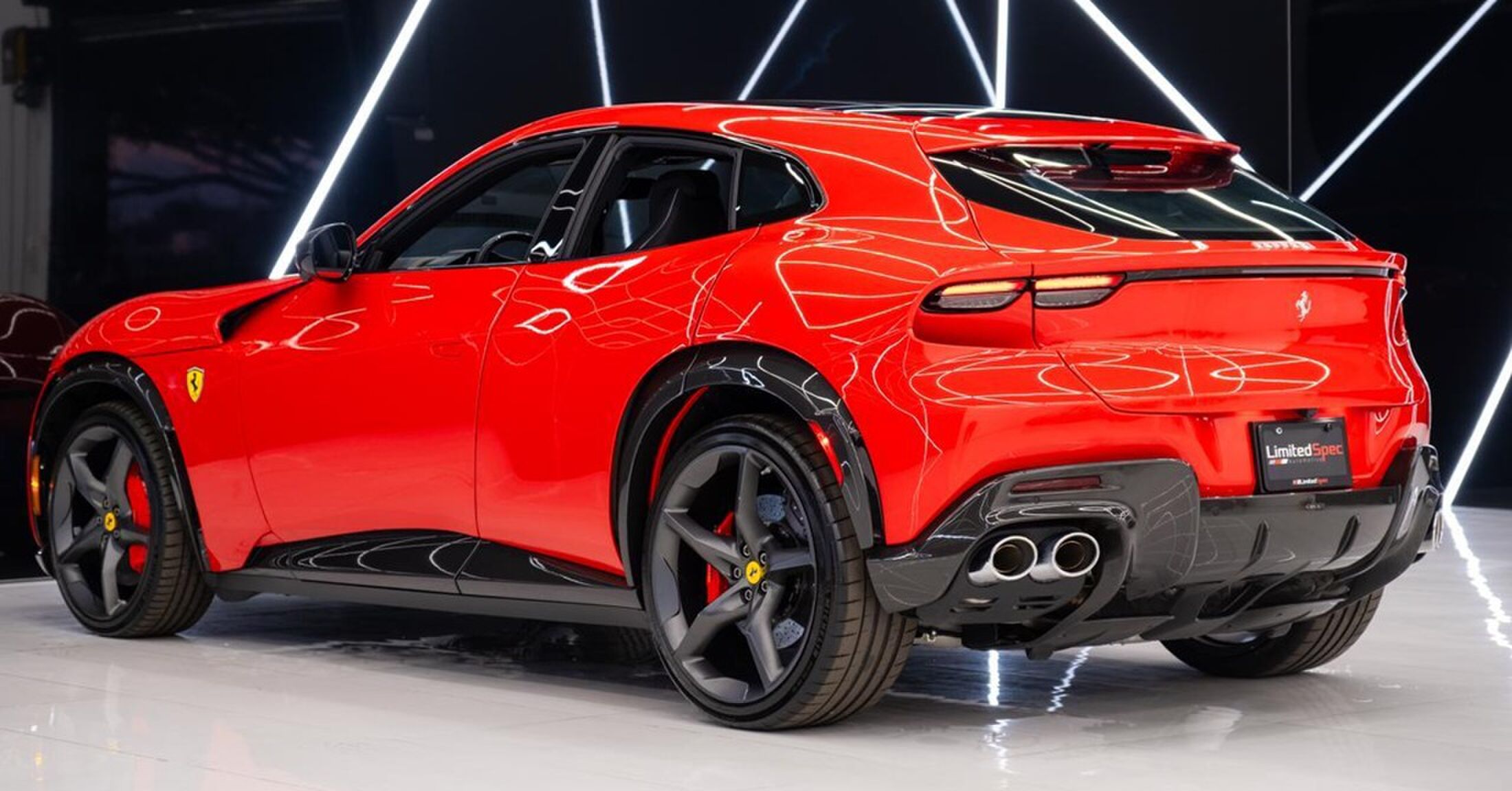 De achterzijde van de Ferrari Purosangue