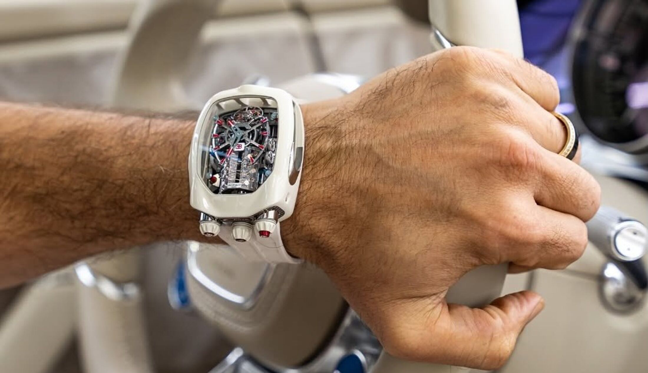 Het horloge dat op een Bugatti is geïnspireerd.