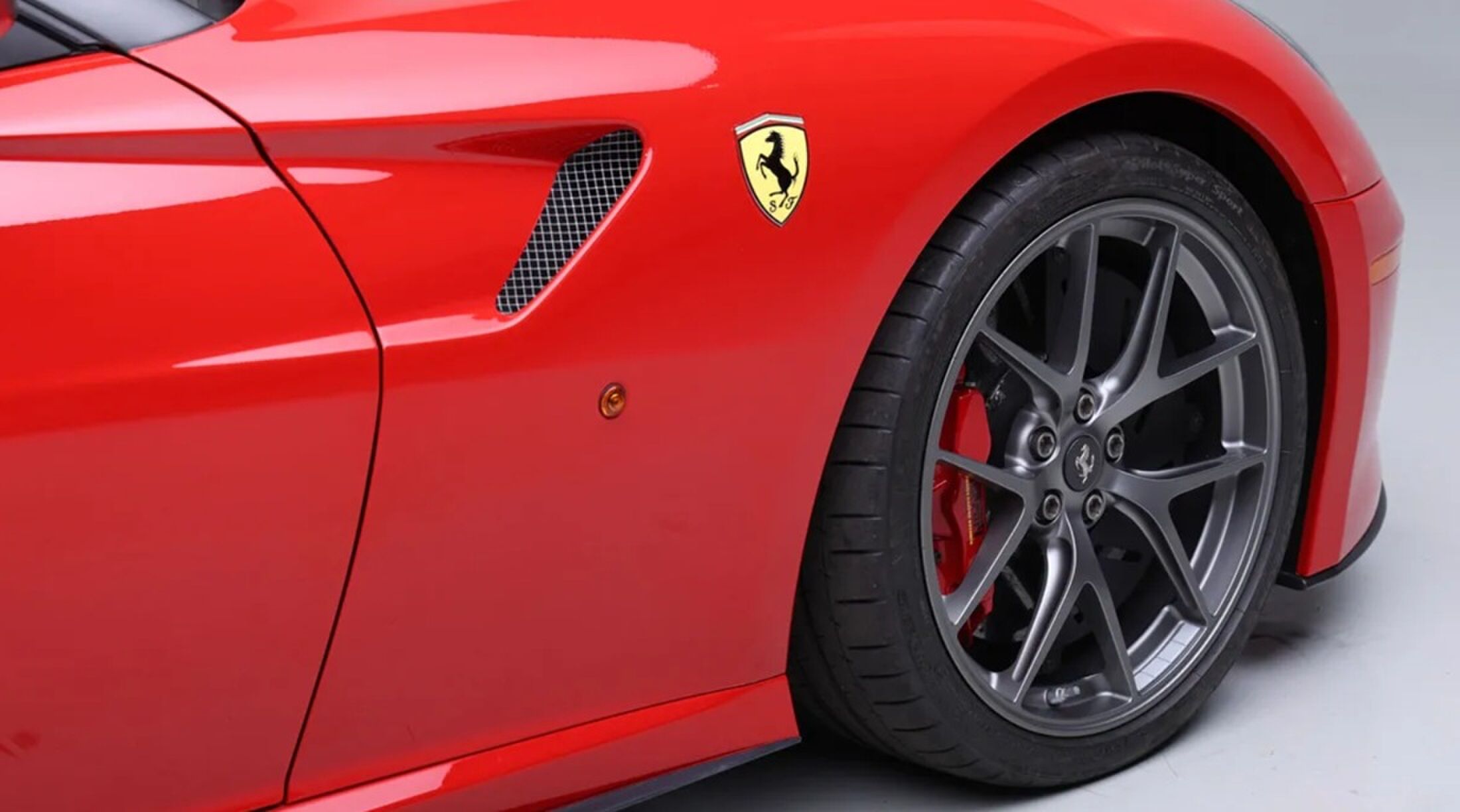 Eén van de lichtmetalen velgen