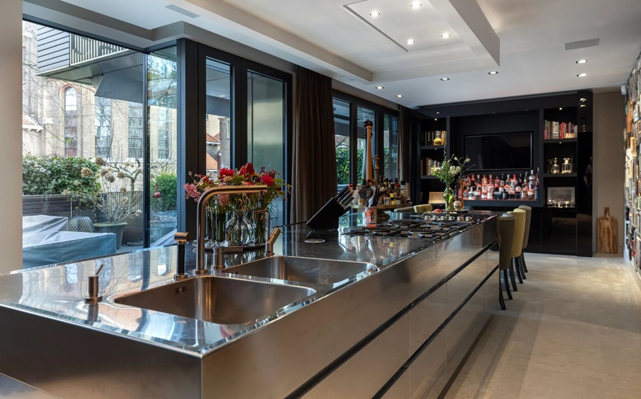 De woonkeuken met kookeiland