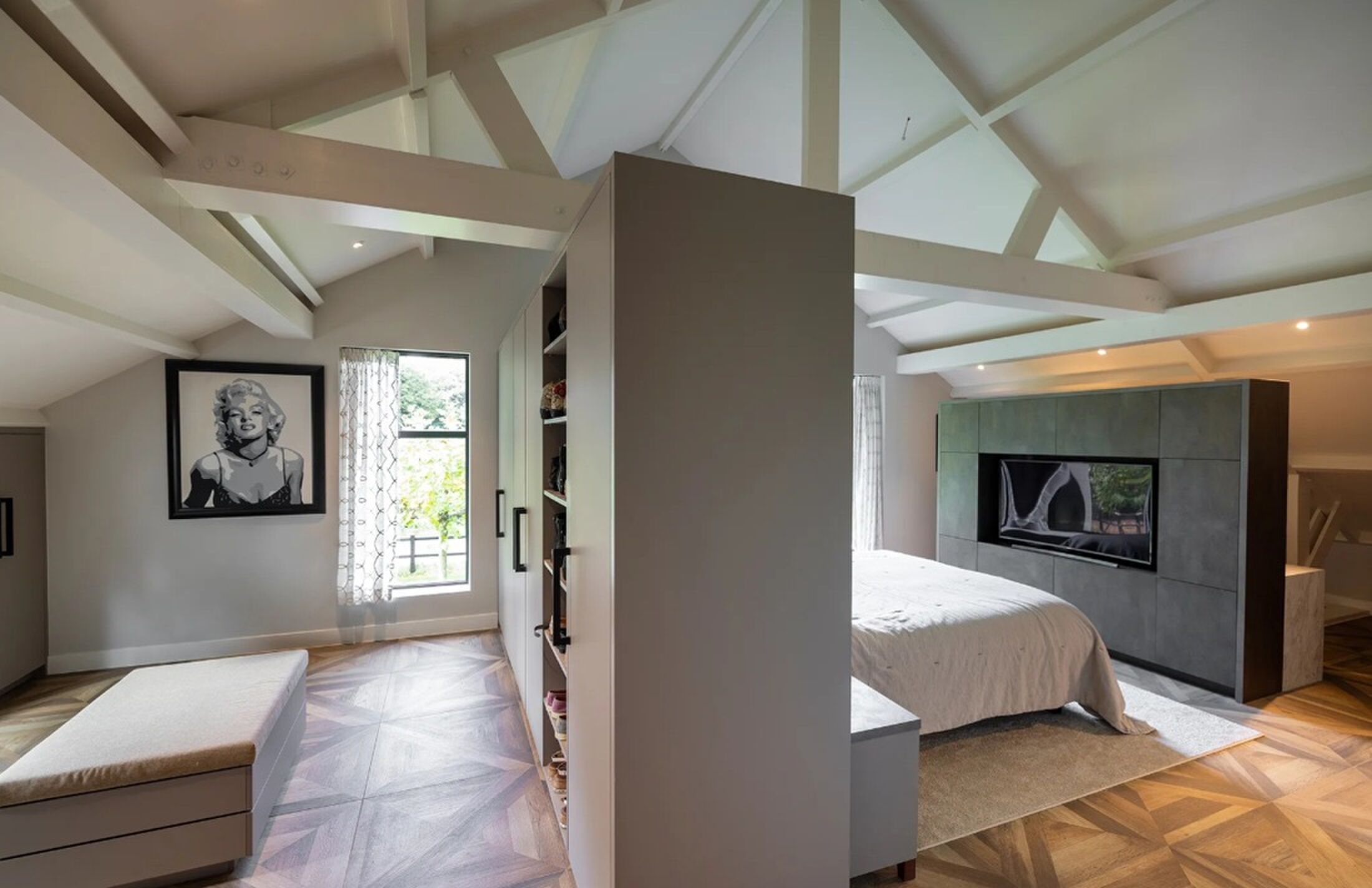 De mastersuite met inloopkast