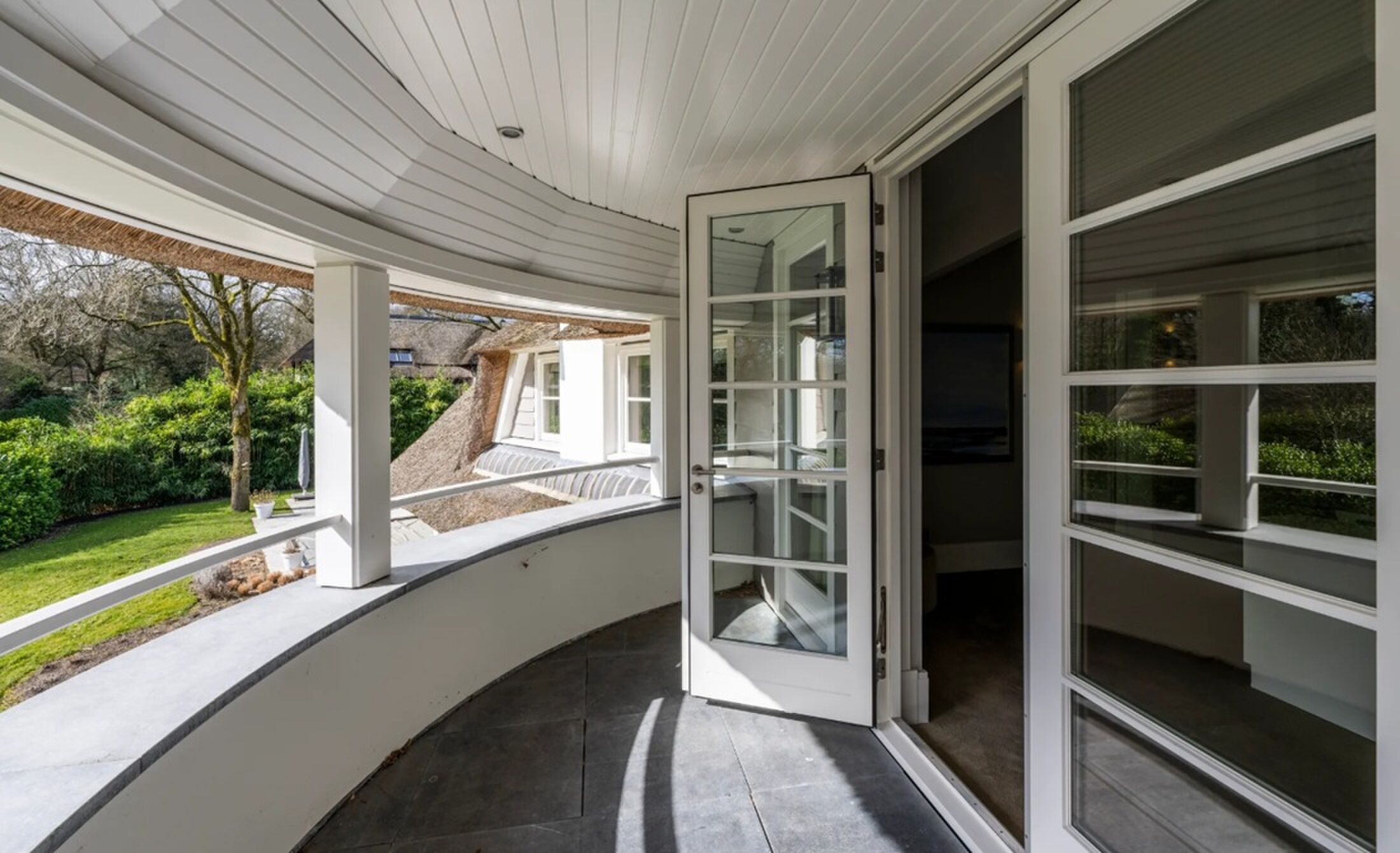 Het zonovergoten balkon.