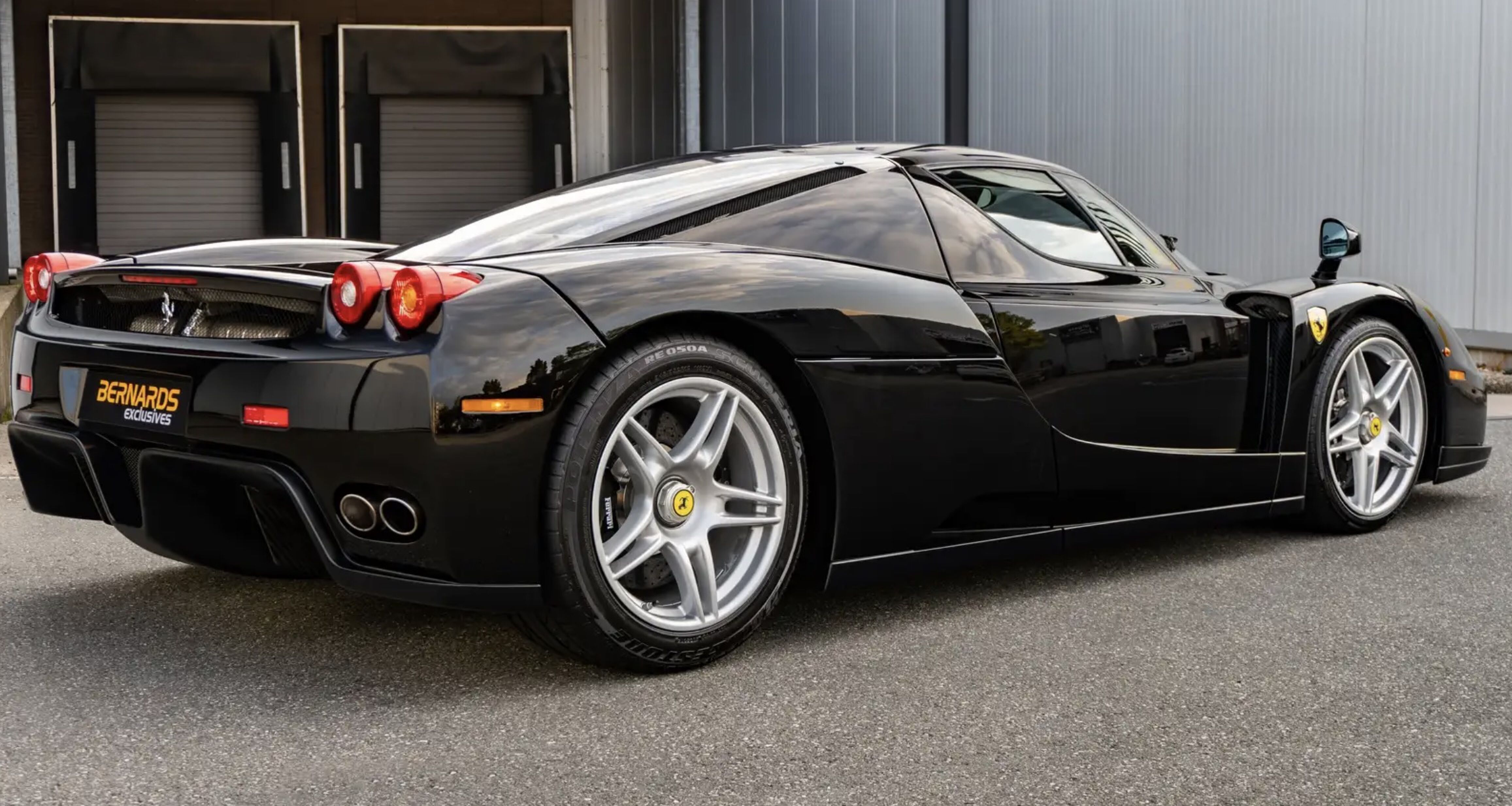 De achterzijde van de Ferrari Enzo