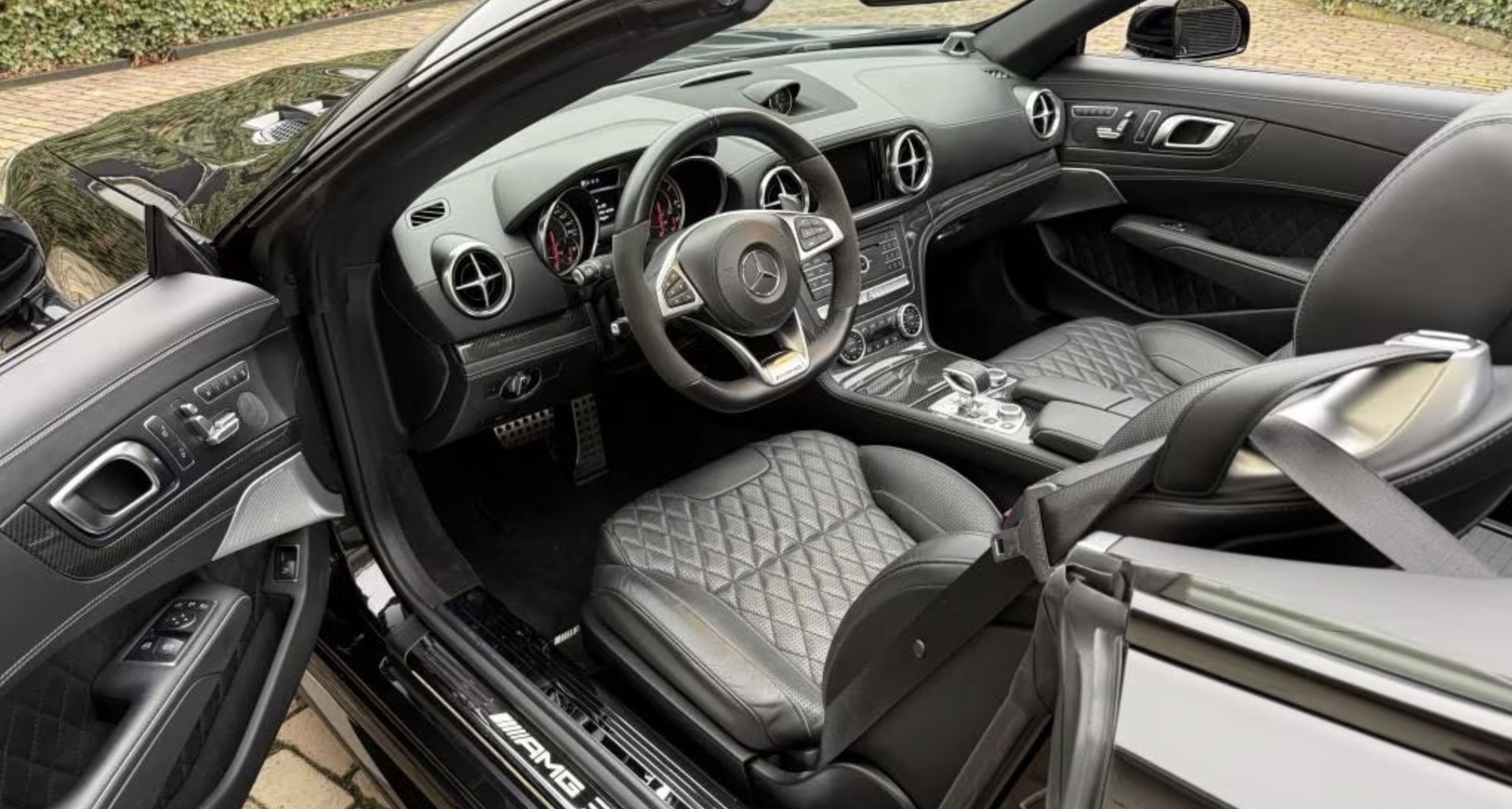 Het interieur van de Mercedes-Benz SL65 AMG op Marktplaats