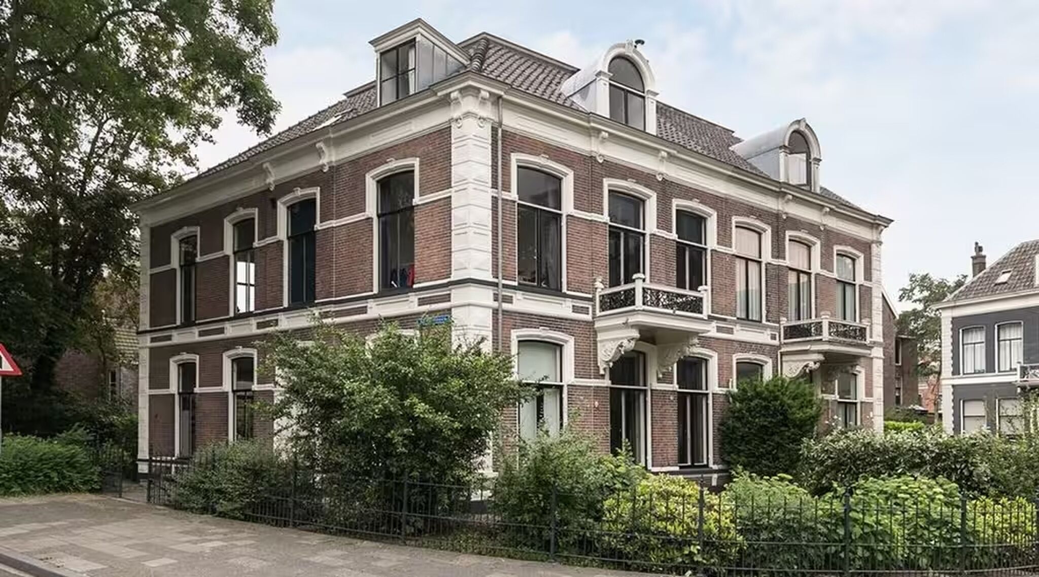 Binnenkijken: in deze miljoenenwoning komt Liverpool-trainer Arne Slot helemaal tot rust