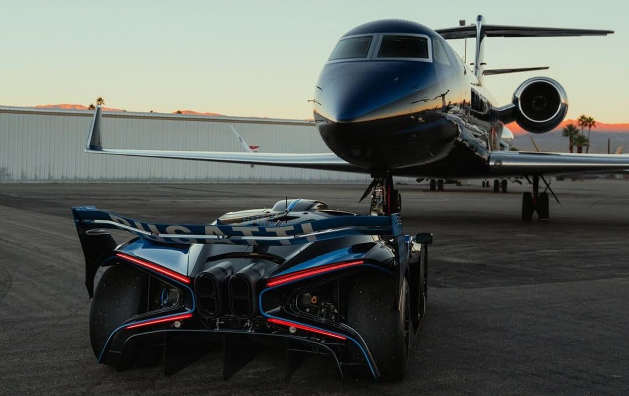 De bij elkaar passende Bugatti en priv&eacute;jet