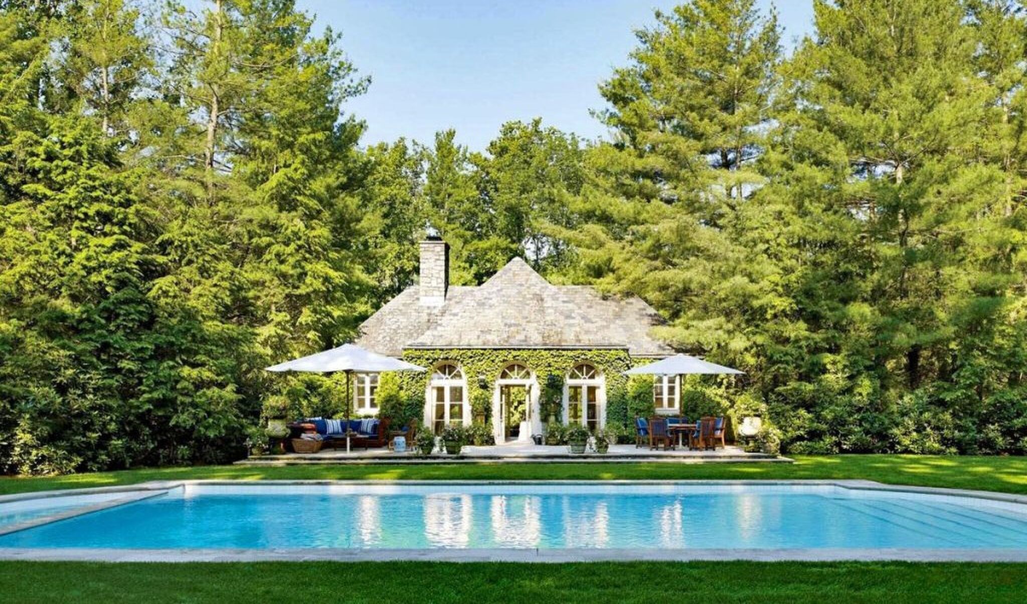 De achteruin van de villa van Ralph Lauren