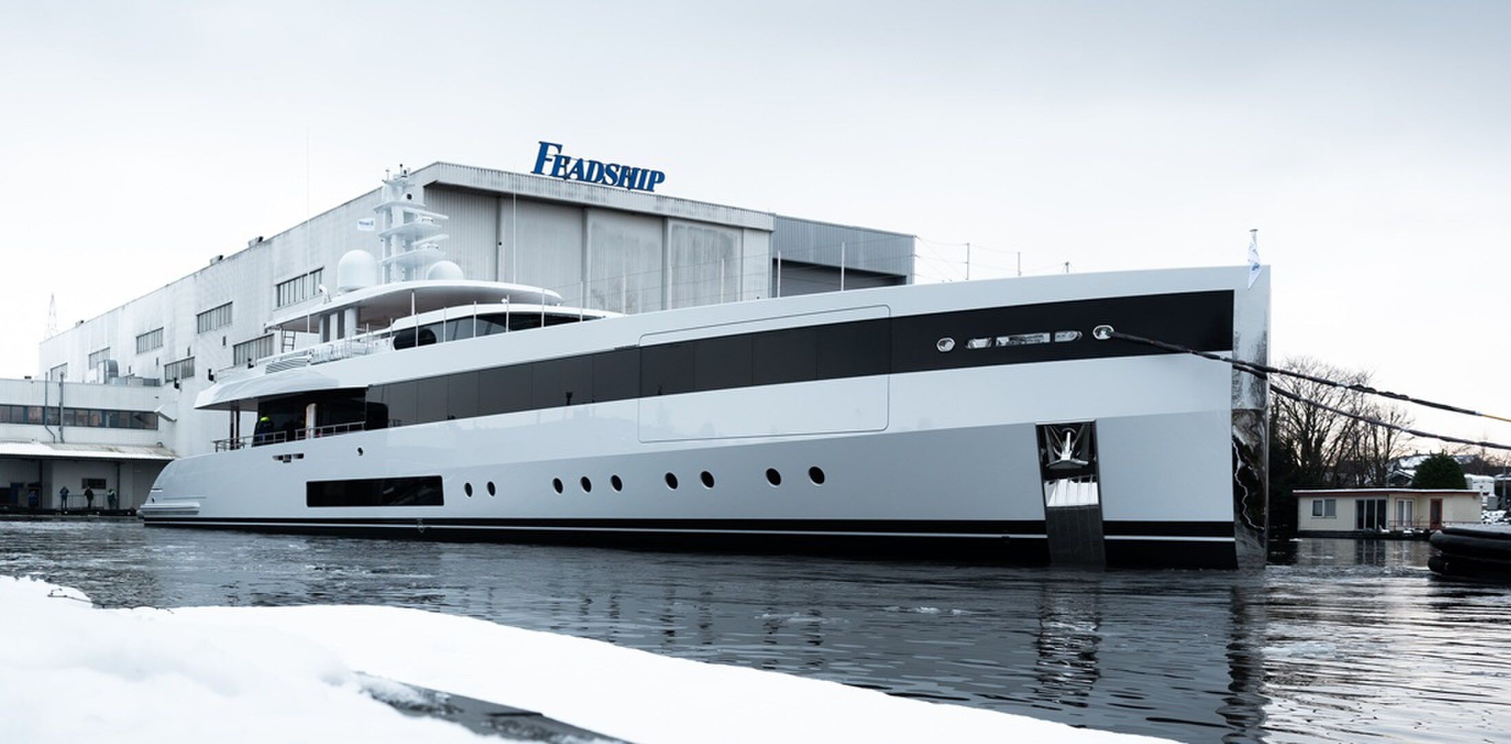 De zijkant van de kersverse Feadship Project 717