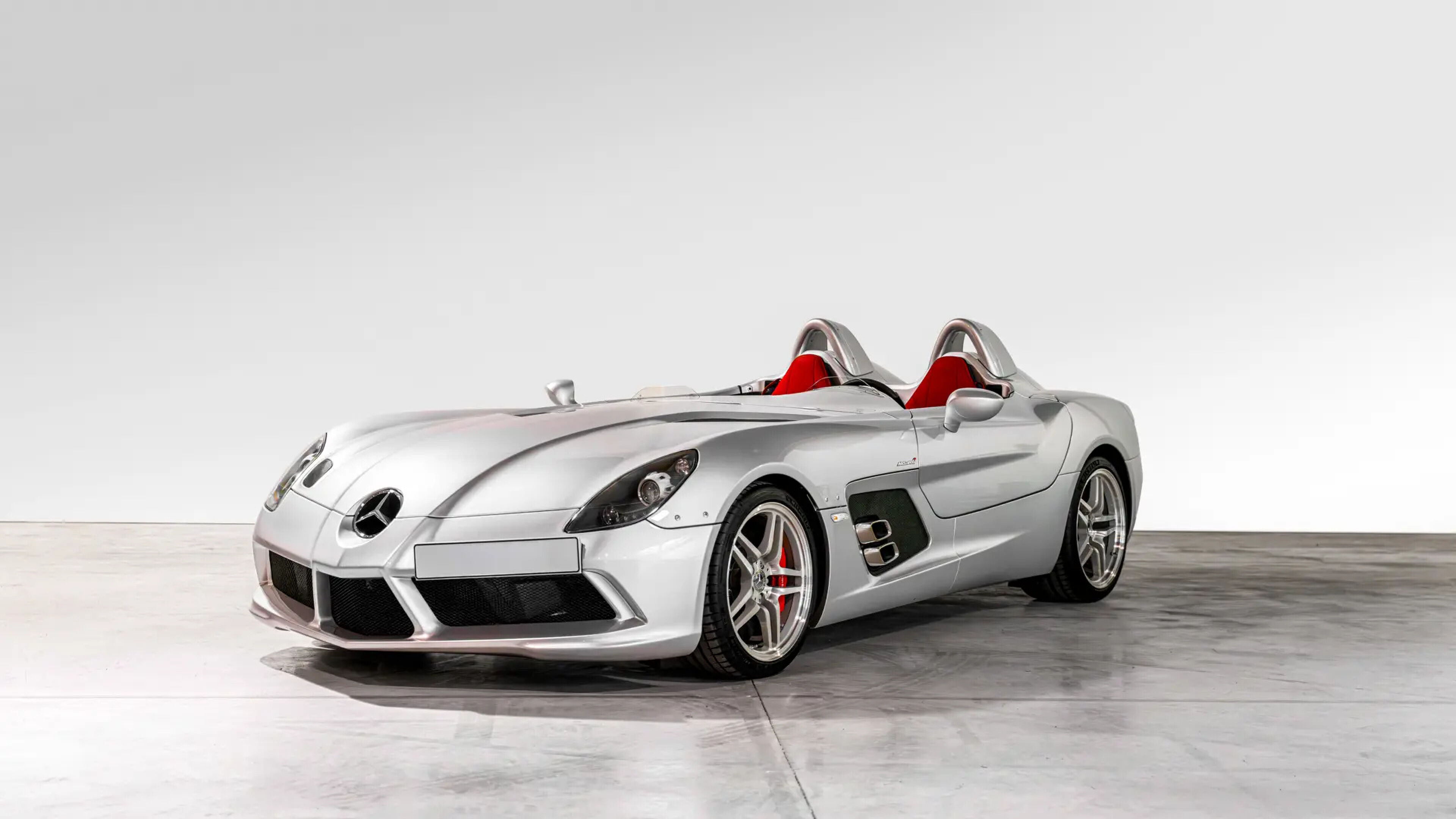 De voorzijde van de Mercedes-Benz SLR McLaren Stirling Moss