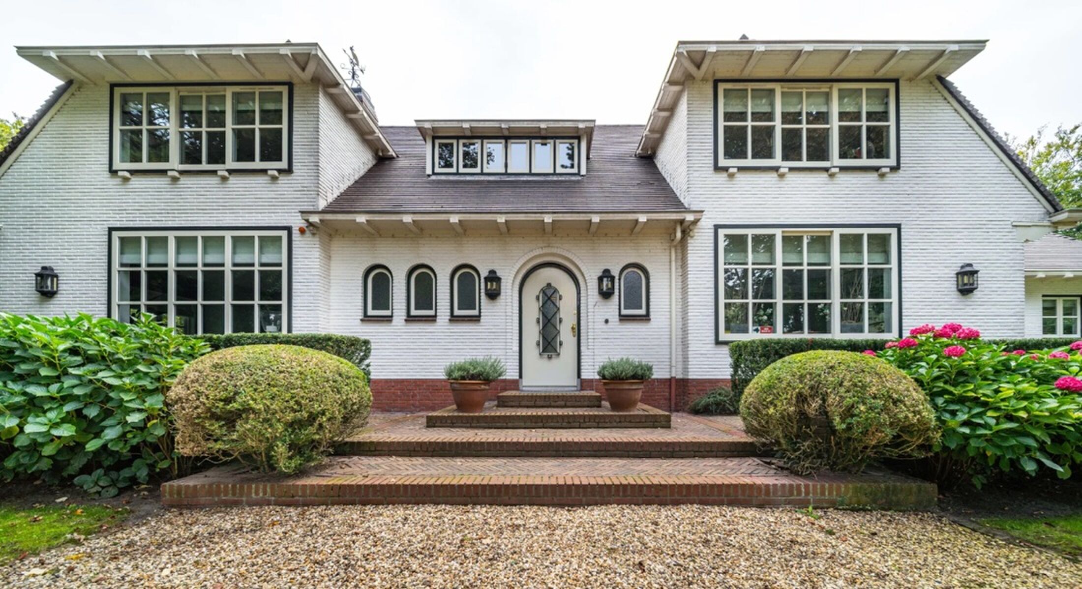 De gevel van de duinvilla in Wassenaar