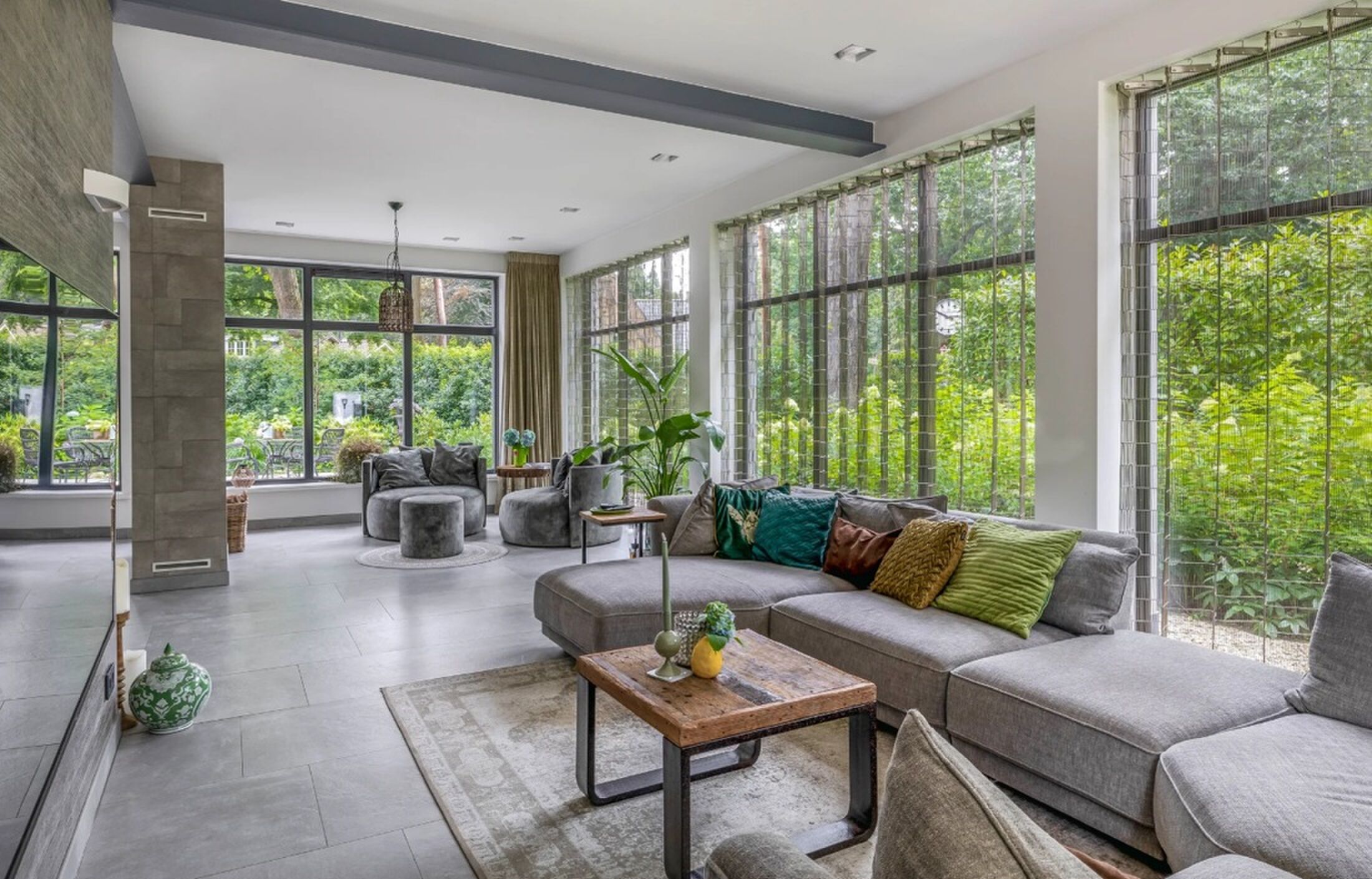 De living van de villa in Bosch en Duin