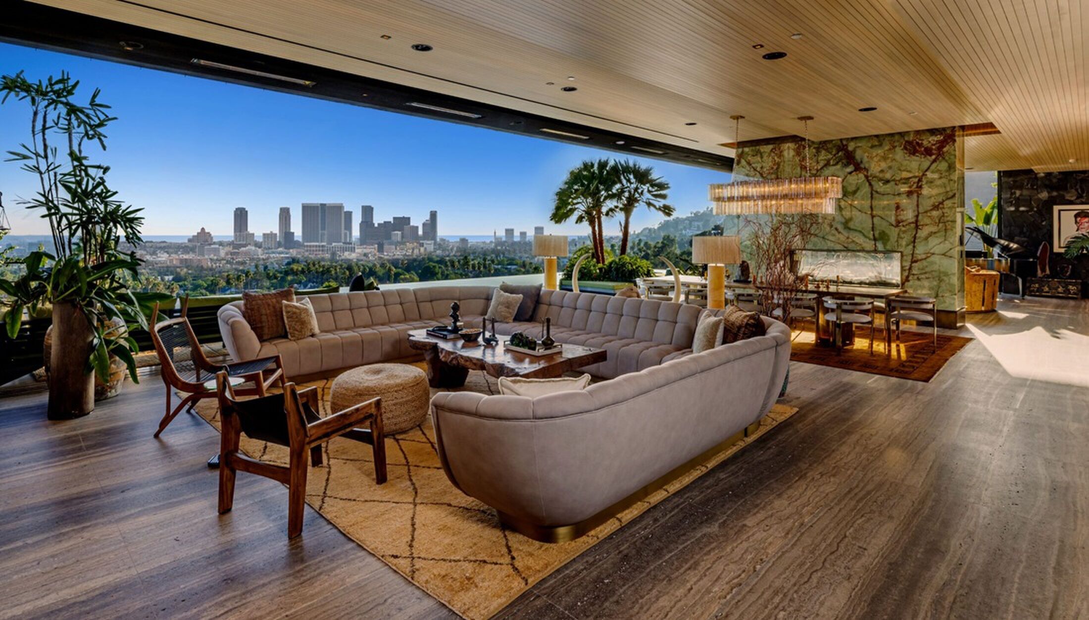 De woonkamer van de villa in Californi&euml;