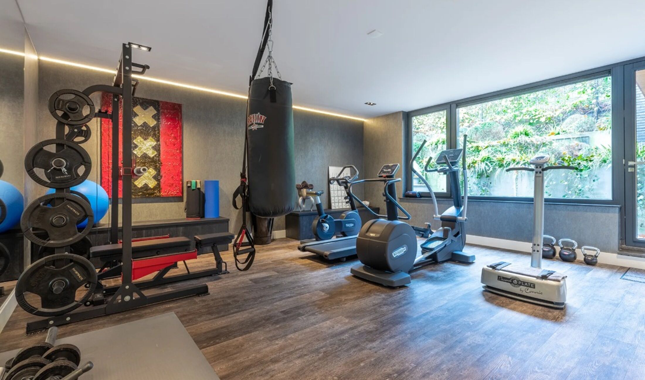 De rijk ingerichte sportschool