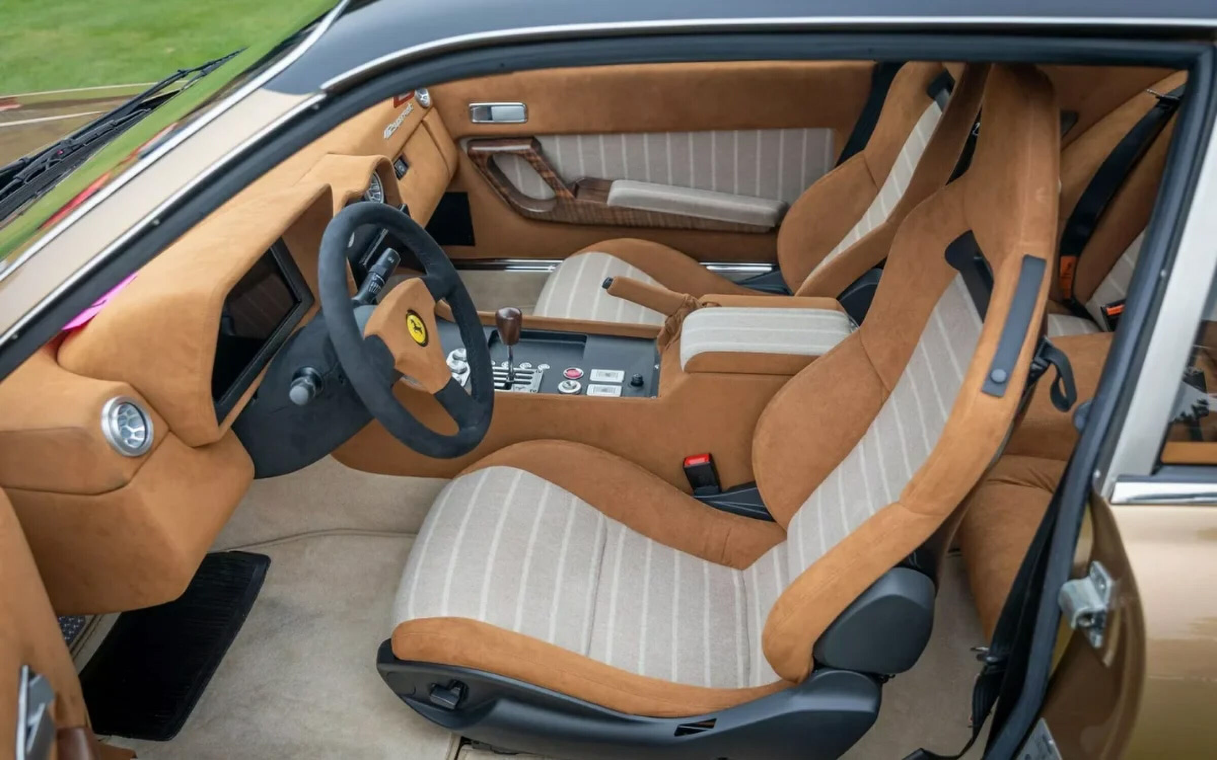 Het interieur van de Ferrari 412