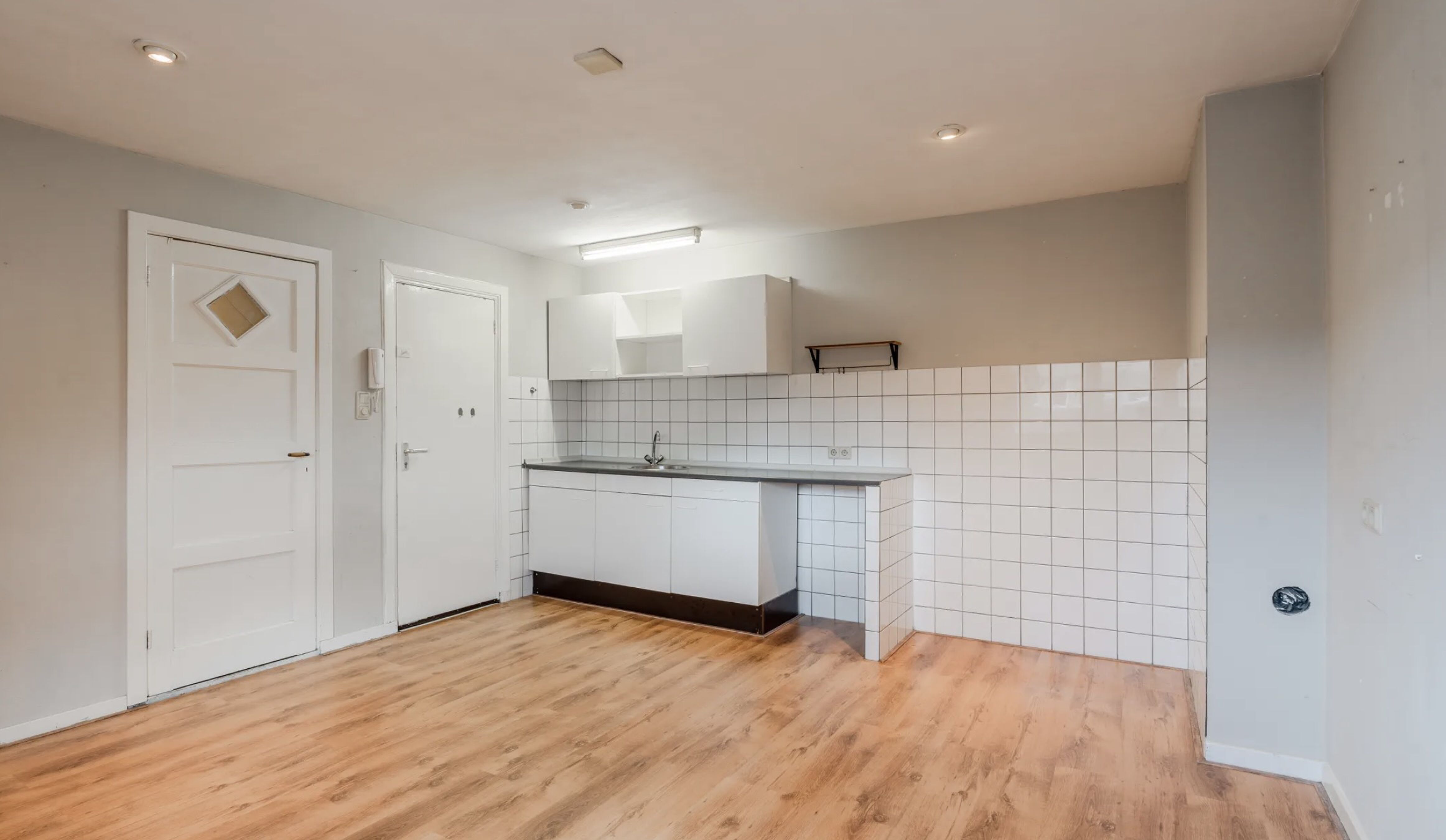 De studio van het appartement van Bridget Maasland in Amsterdam-Zuid