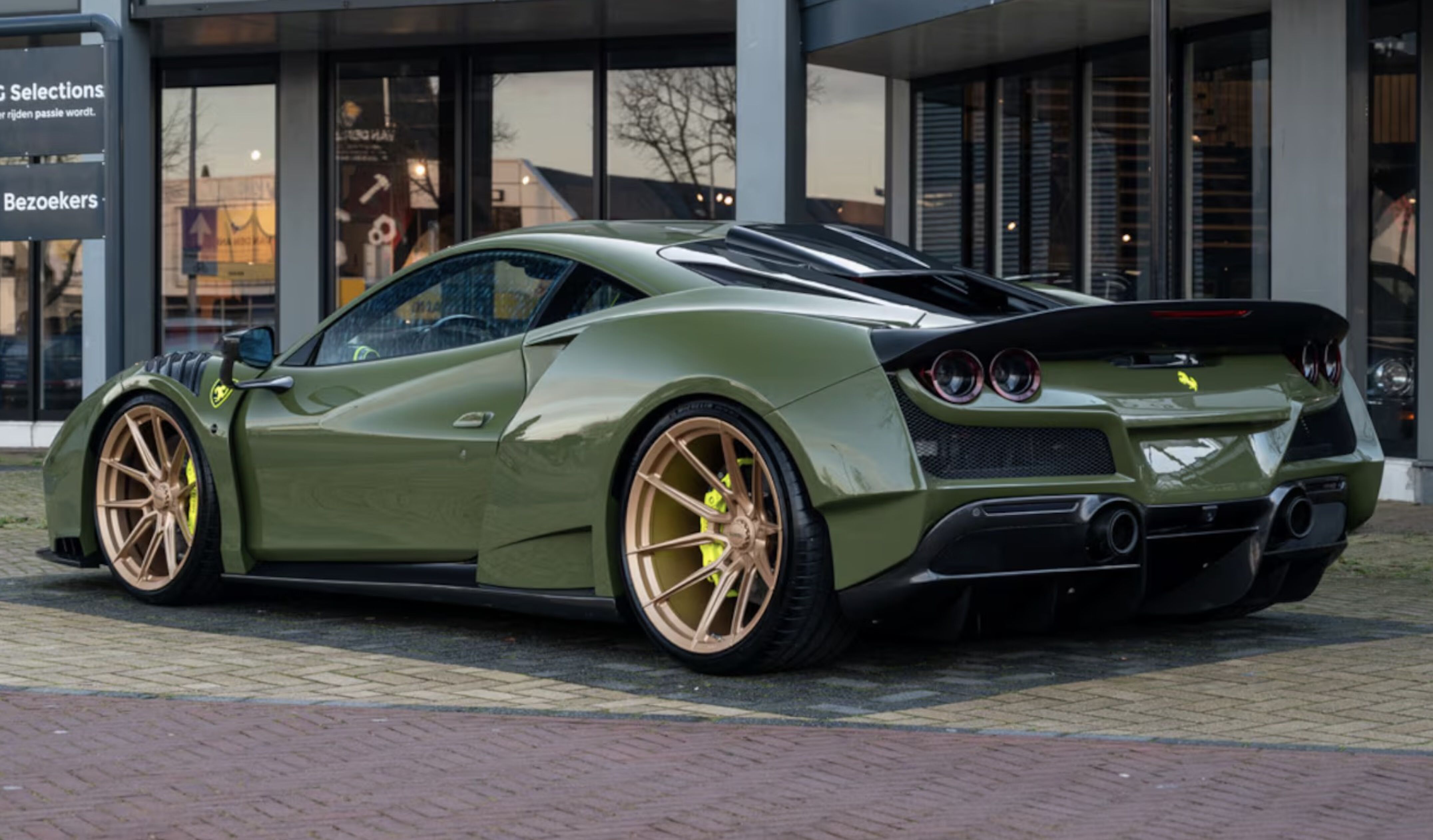 De op Louis Vuitton geïnspireerde Ferrari F8 Tributo