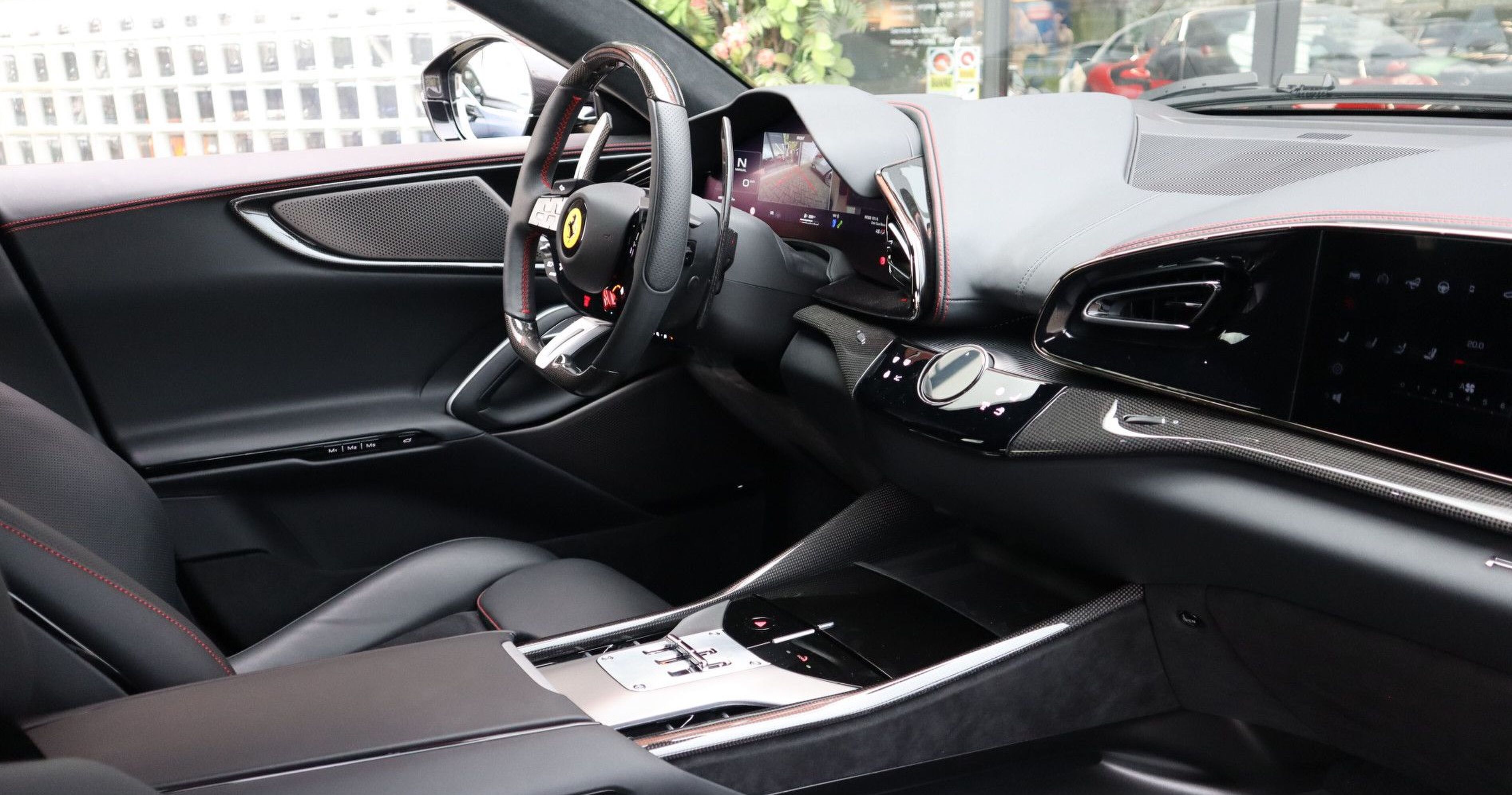 Het interieur van de door Novitec onder handen genomen Ferrari Purosangue