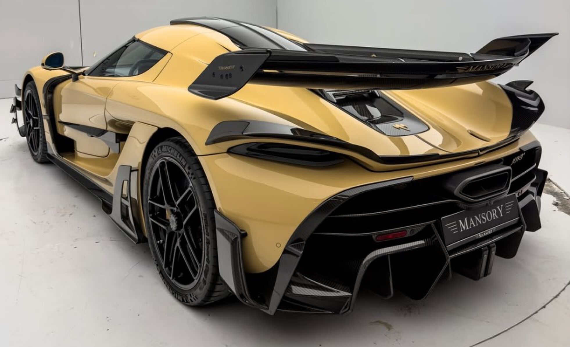 De door MANSORY onder handen genomen Koenigsegg Jesko