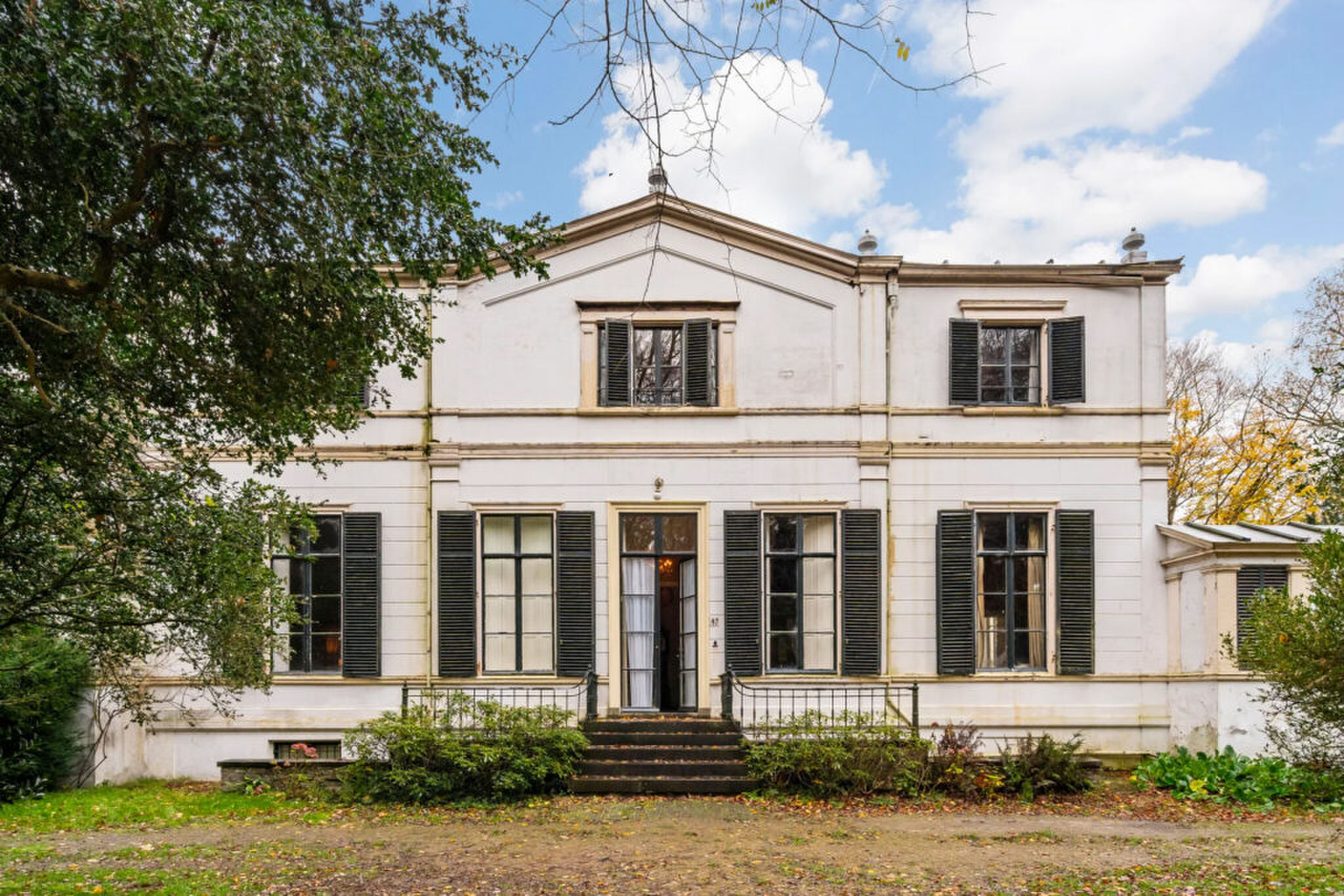 Vervallen rijksmonumentaal landhuis in Wassenaar kost € 2,65 mio