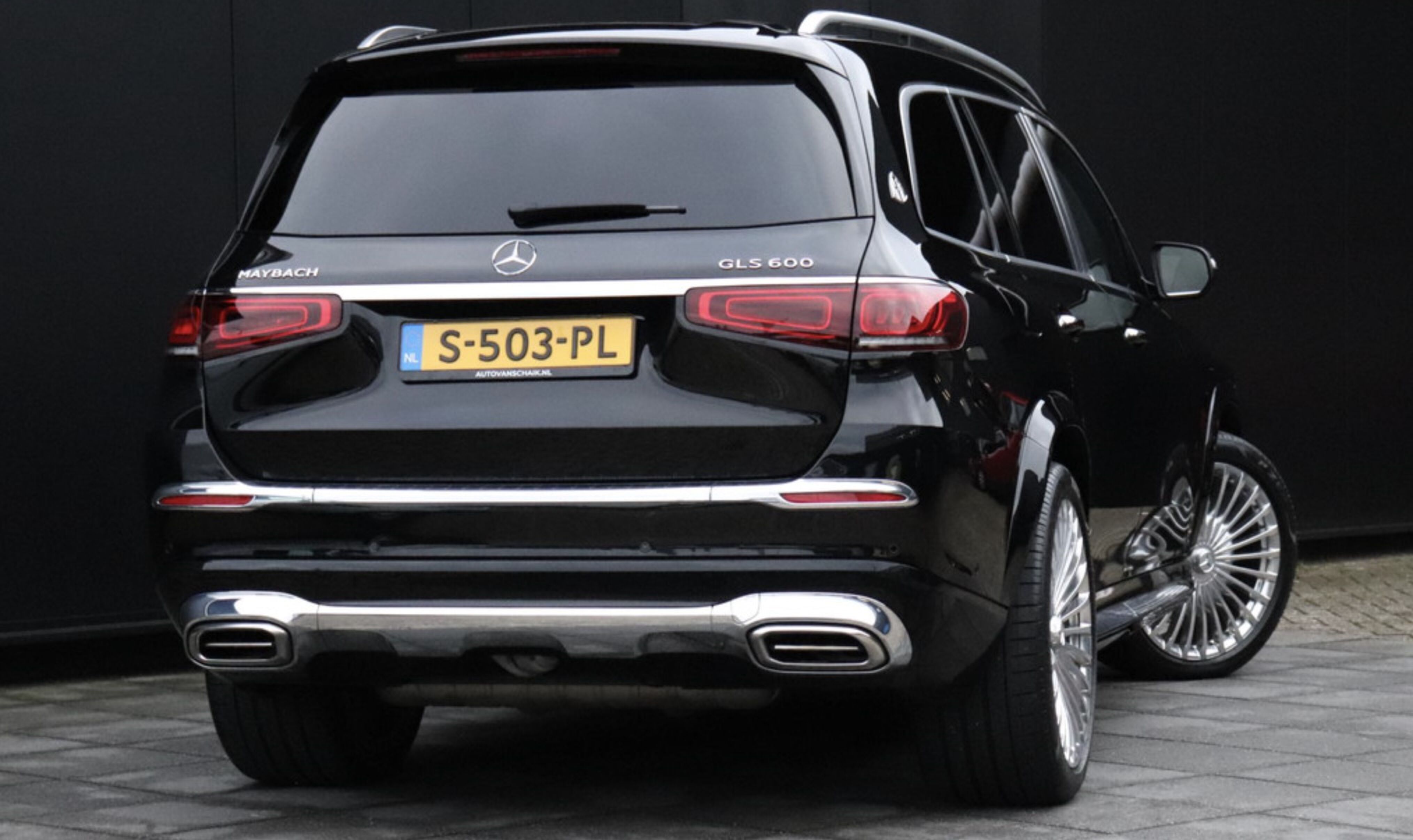 De voormalige Mercedes-Maybach van Tino Martin