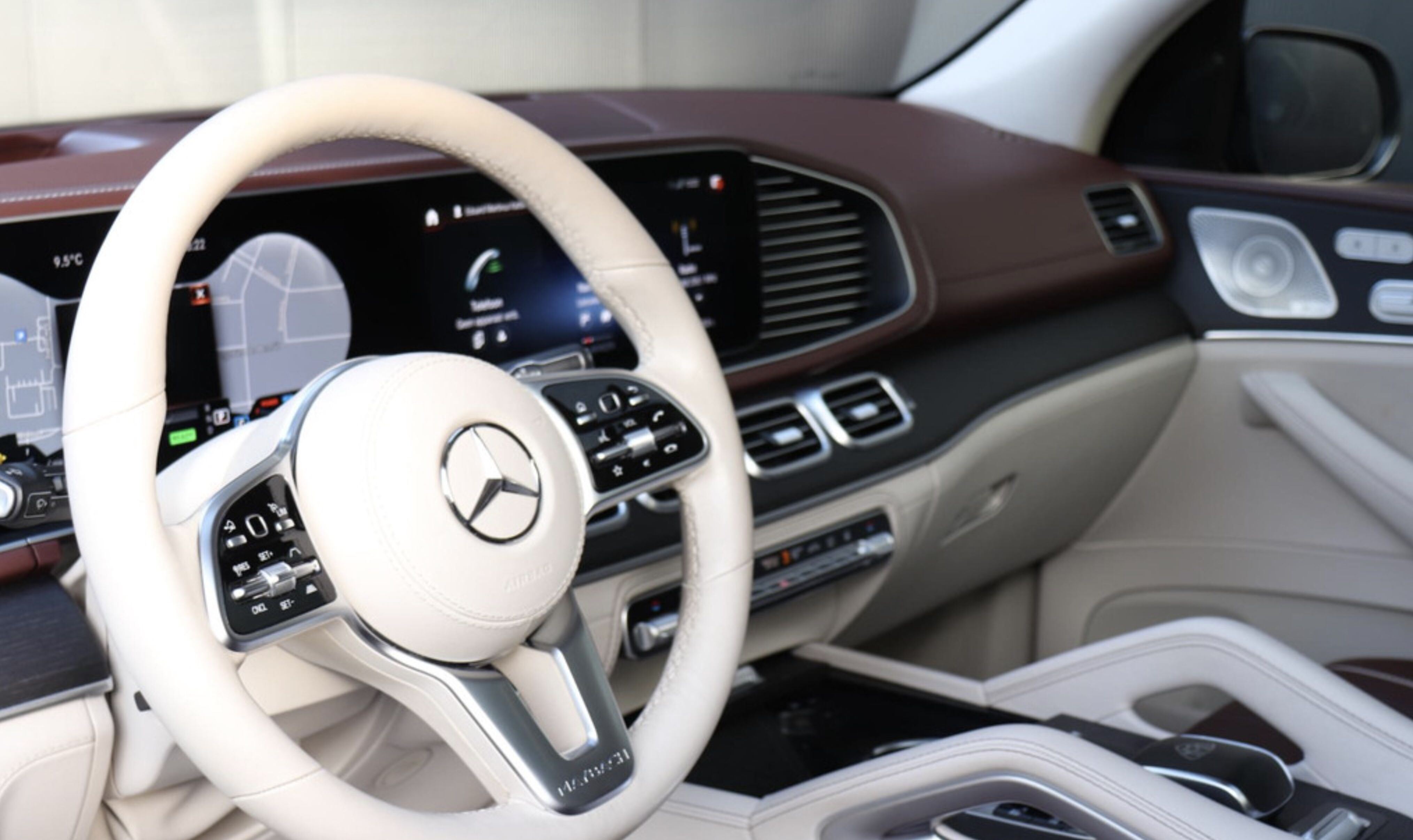 Het interieur van de voormalige Mercedes-Maybach van Tino Martin 