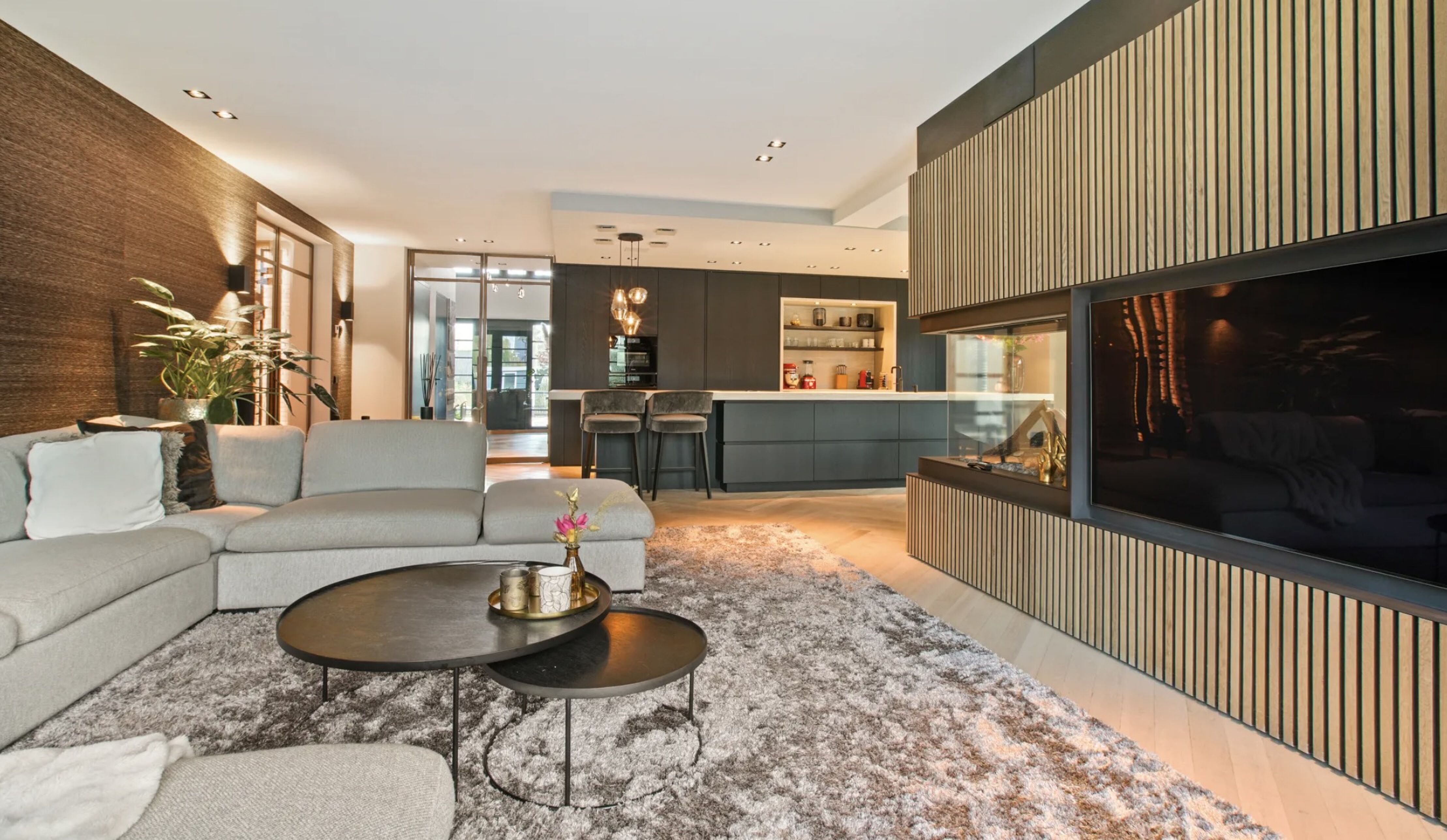 De woonkeuken van de villa in Aalsmeer