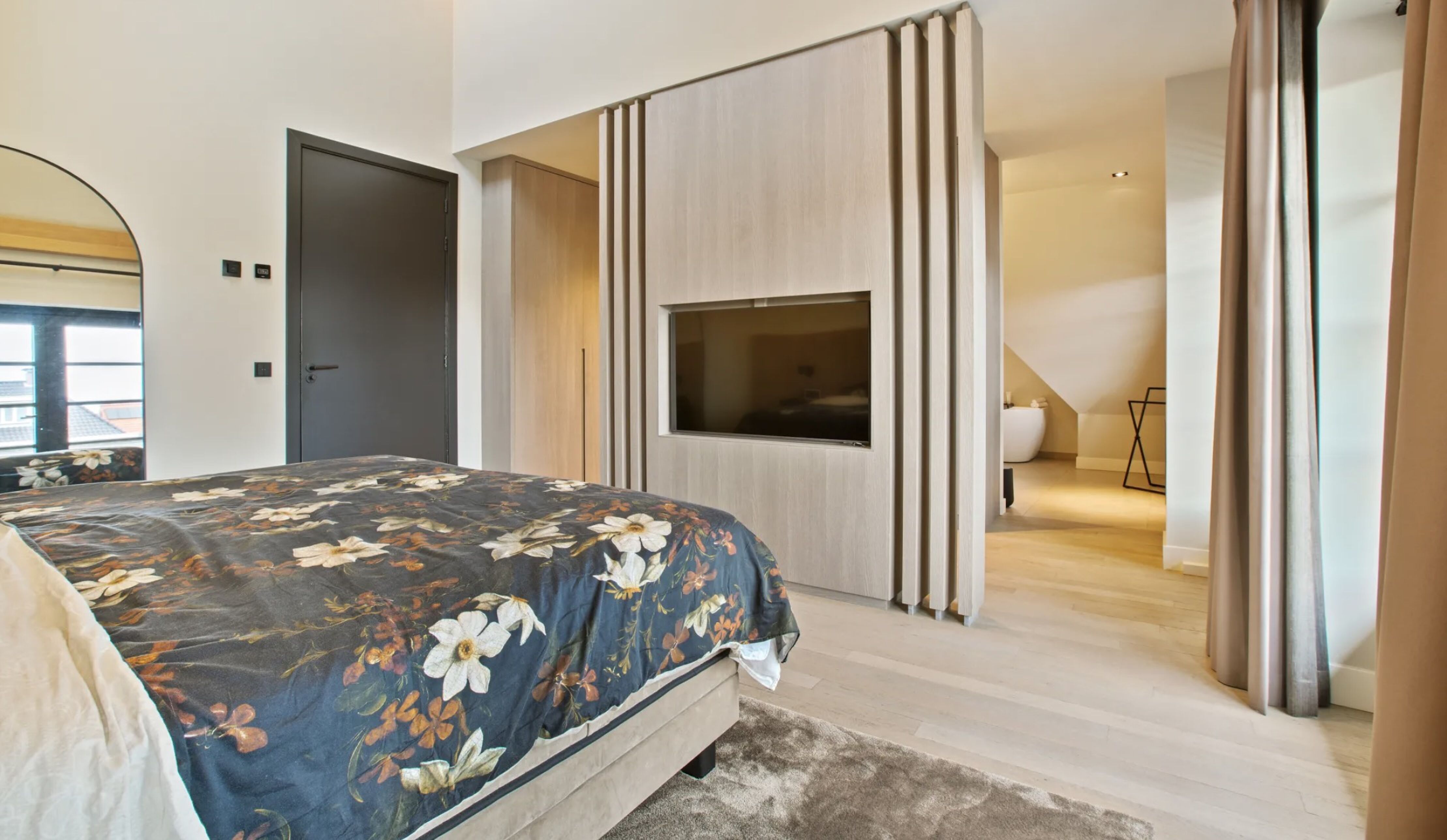 De master bedroom van de villa in Aalsmeer
