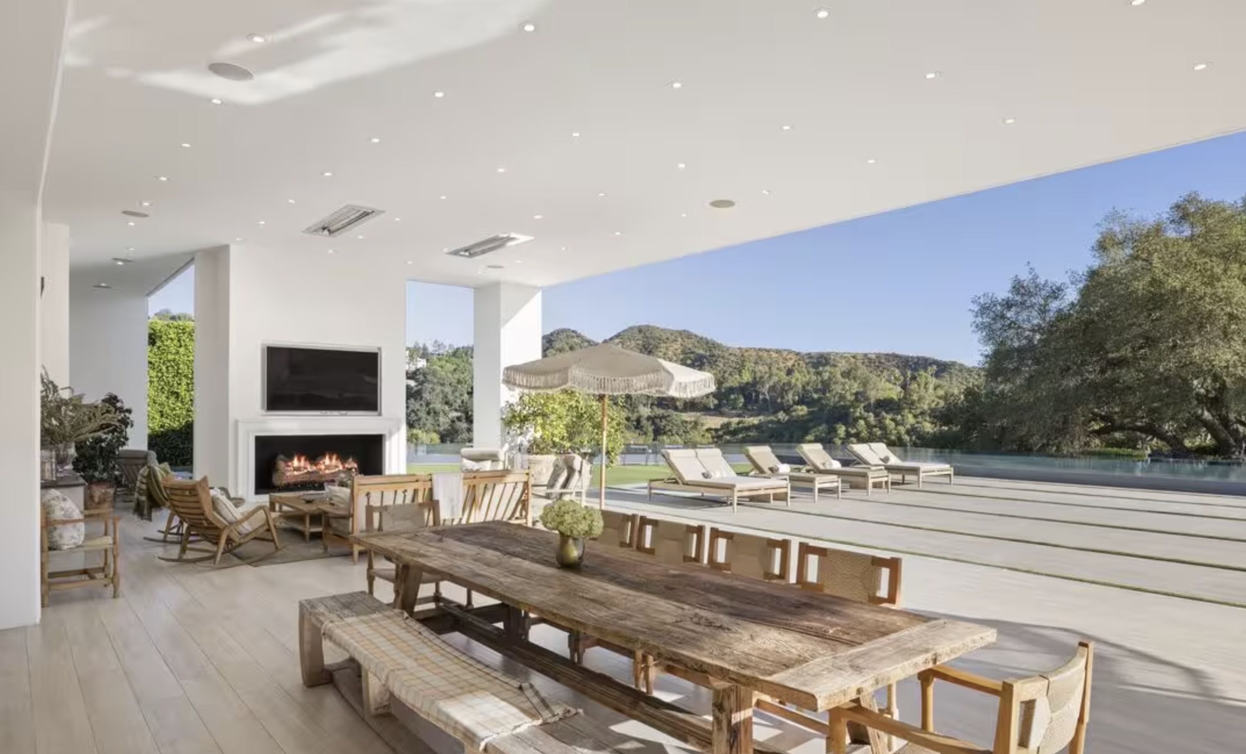 De tuin van de villa in Beverly Hills