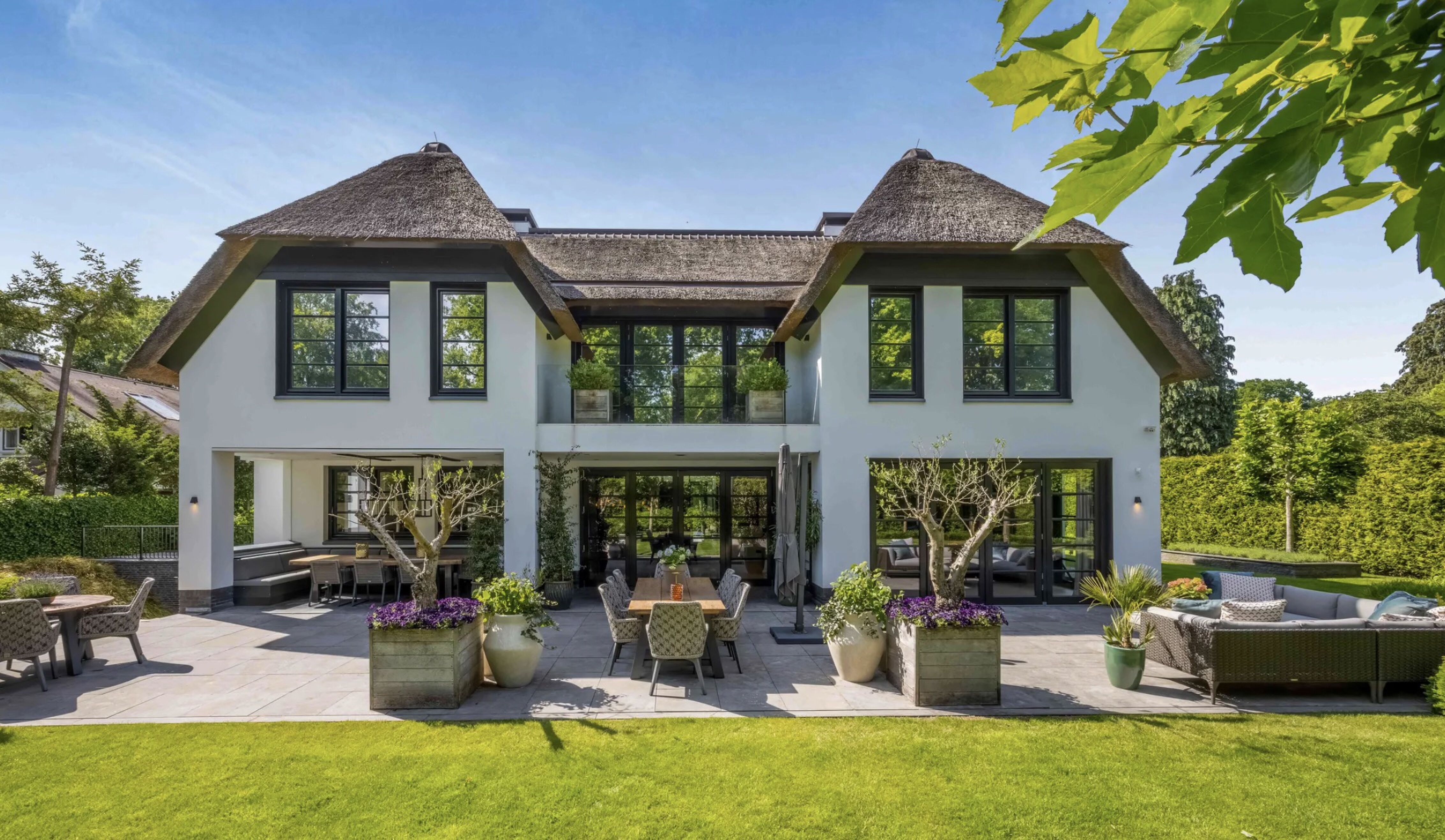 Eelko van Kooten, multimiljonair en liefje van Olcay Gulsen, wil € 5,75 miljoen voor villa aan 'één 