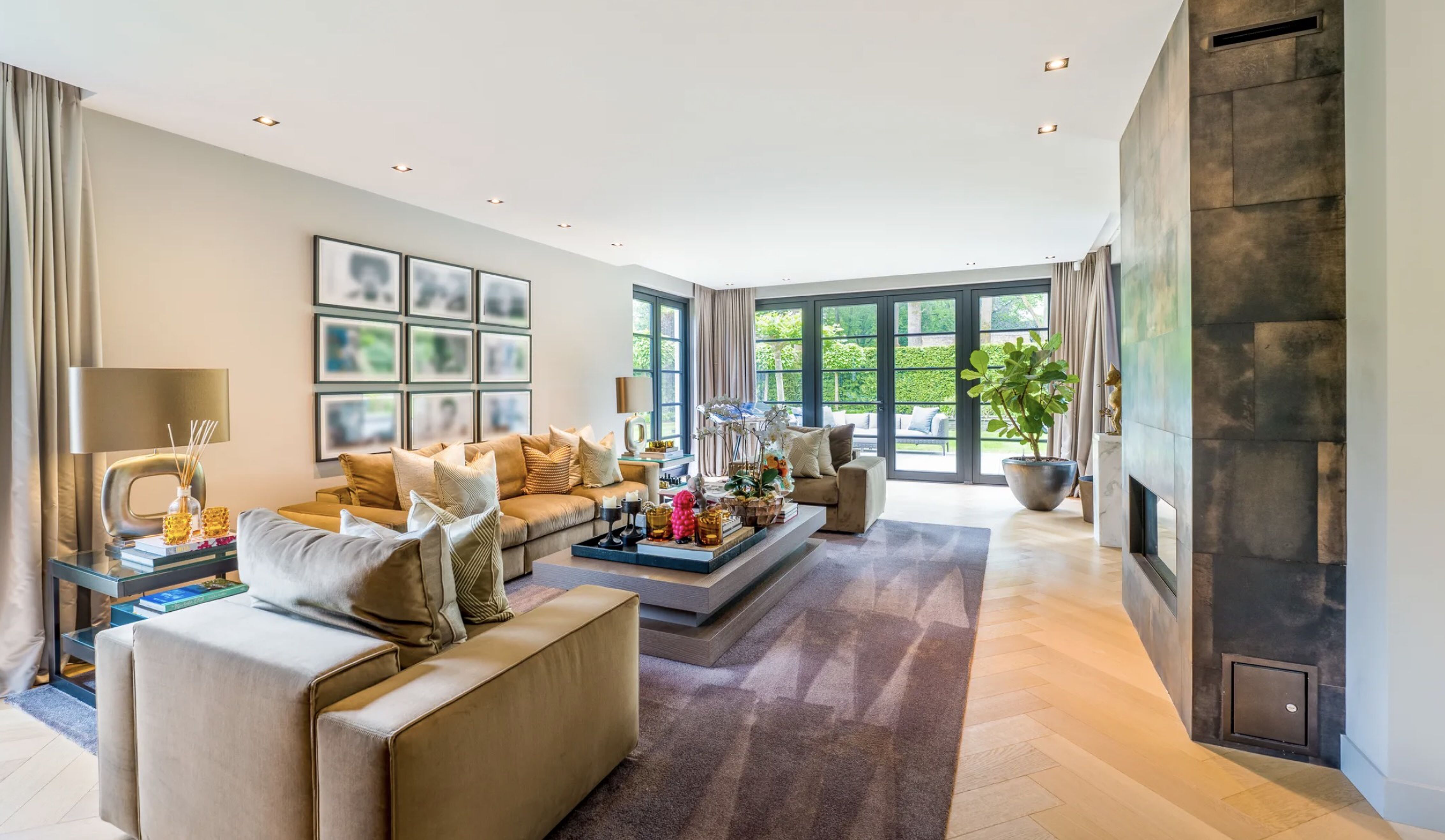 De woonkamer in de villa van Eelko van Kooten