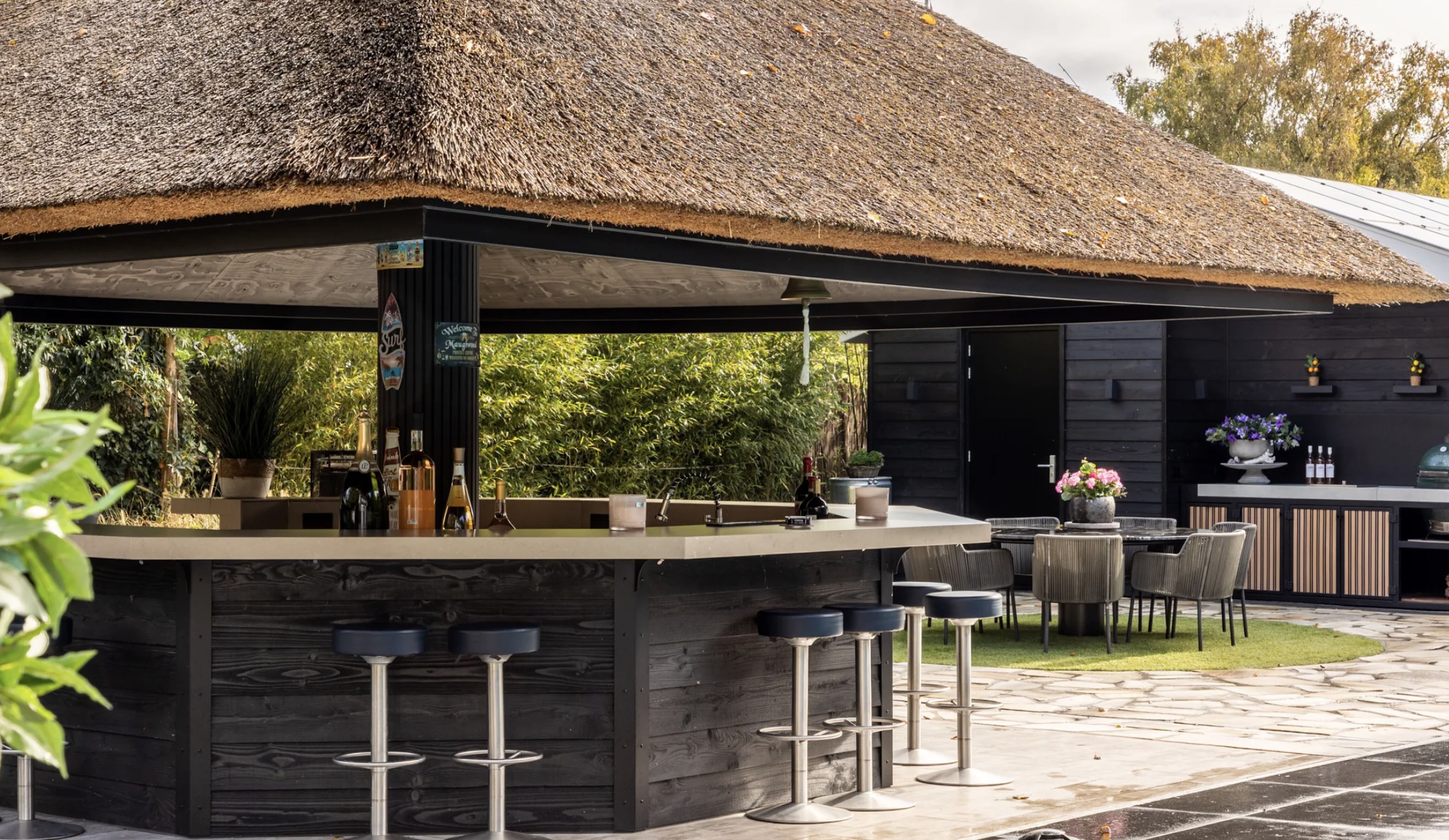 De buitenbar van de villa in Rockanje