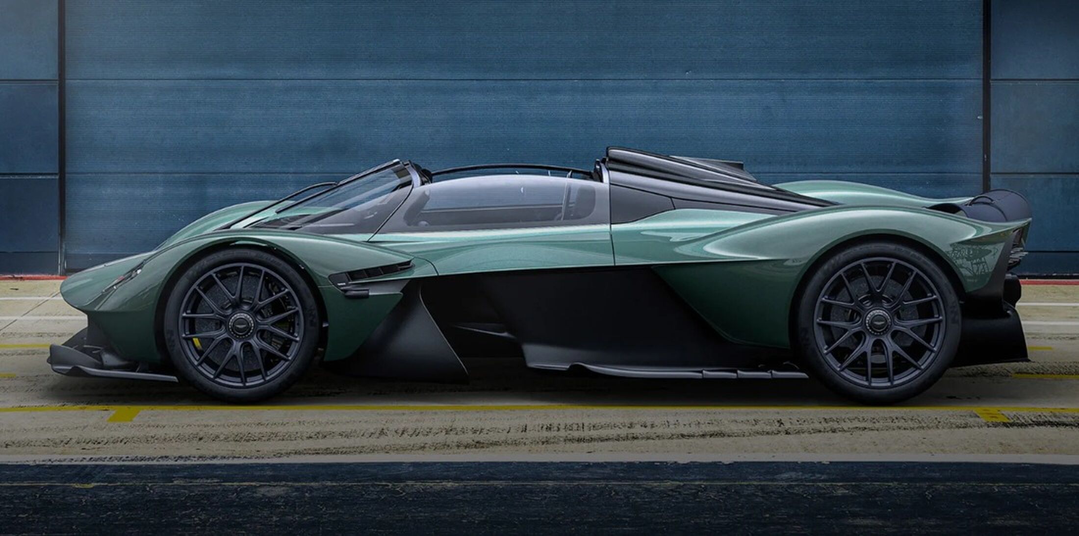 De Aston Martin Valkyrie Spider, &eacute;&eacute;n van de duurste auto's van 2026