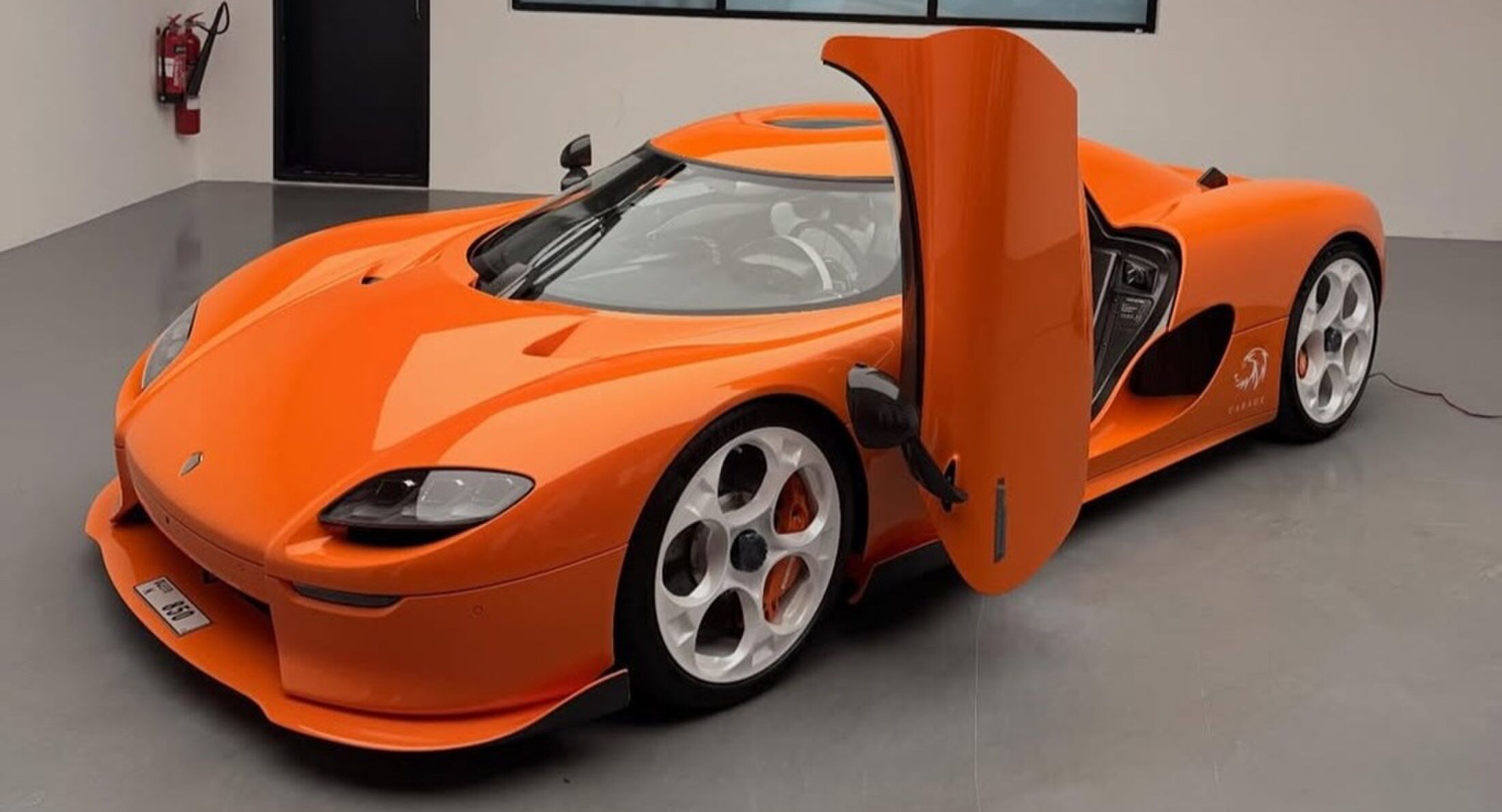 De zijkant van de Koenigsegg CC850