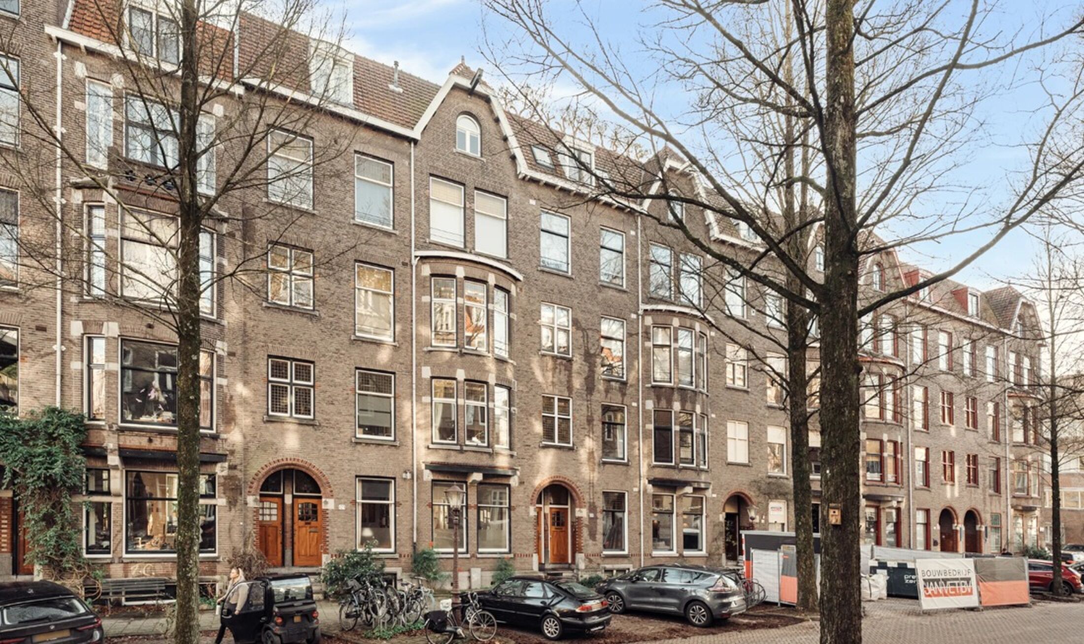 Het gebouw in Amsterdam-Zuid waarin het appartement zich begeeft