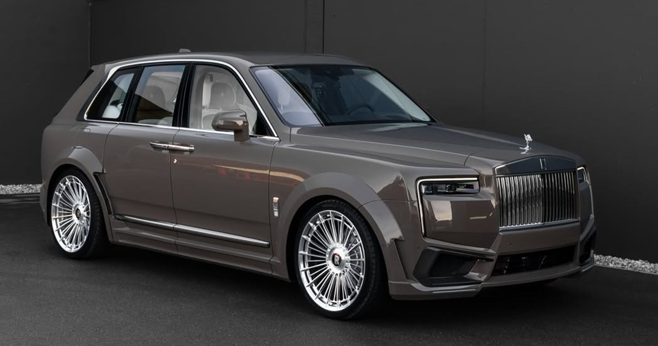 SPOFEC, divisie van tuner Novitec, voorziet de Rolls-Royce Cullinan van een widebody