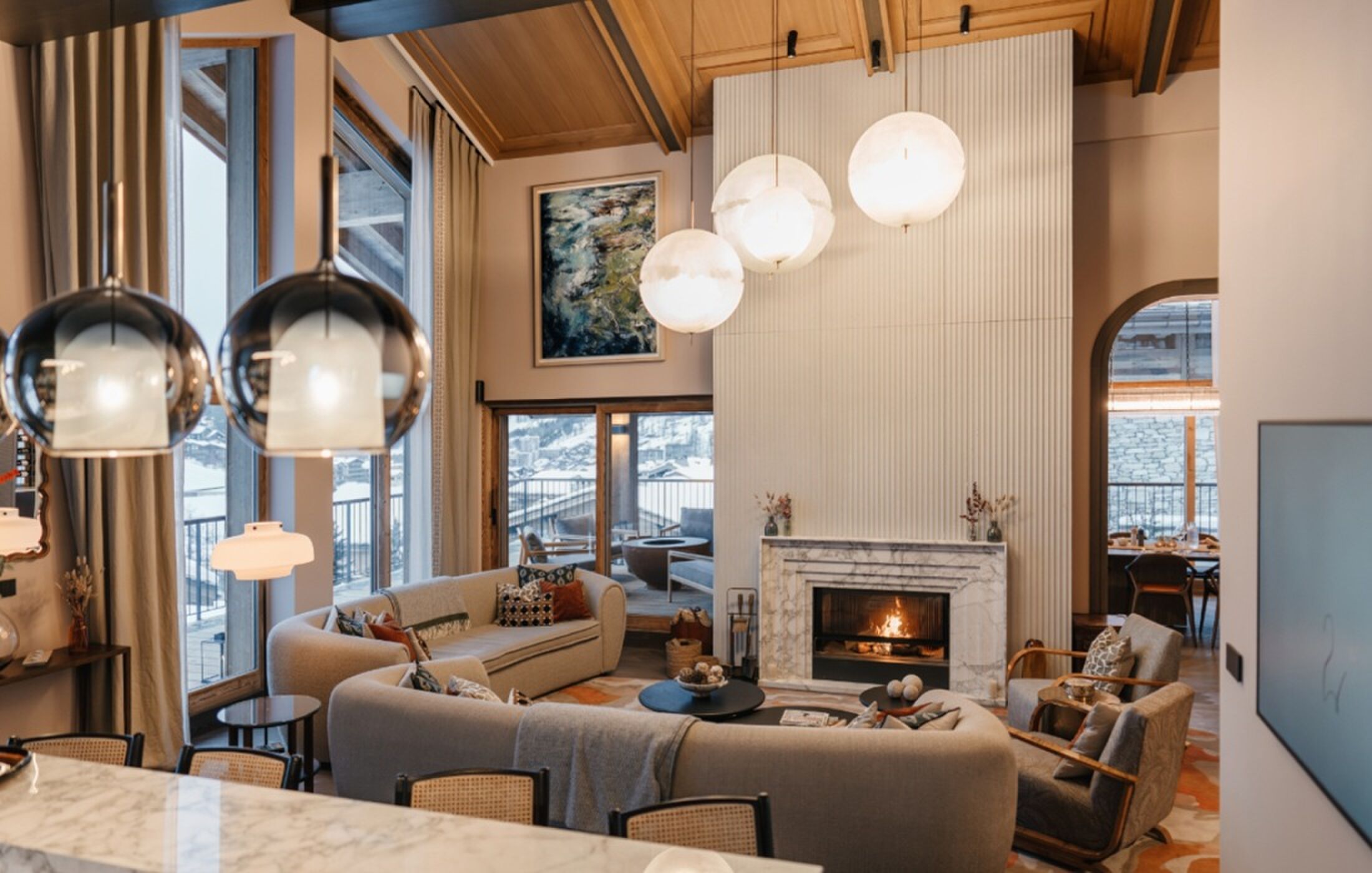 De luxe living van het chalet in de Alpen