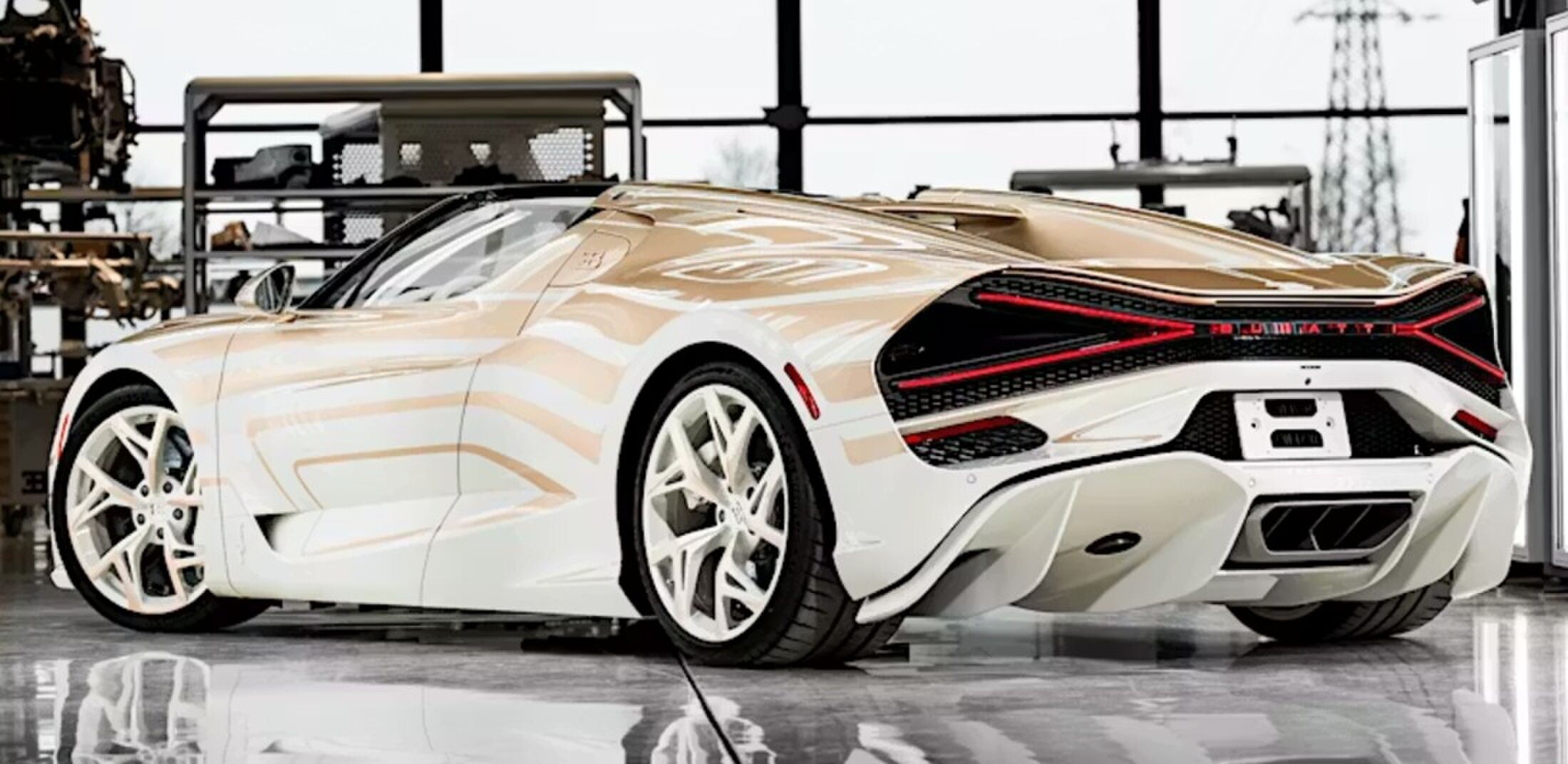 De achterzijde van de Bugatti W16 Mistral La Perle Rare