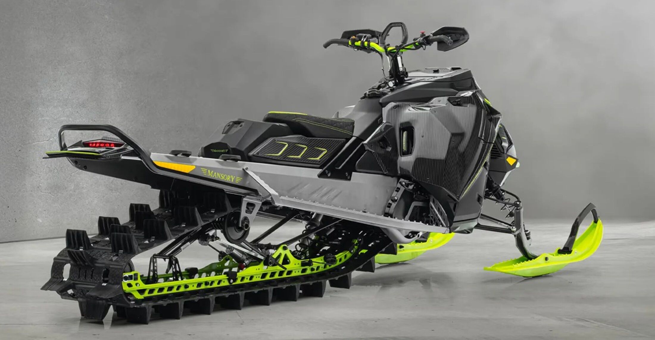 De nieuwe sneeuwscooter van MANSORY.
