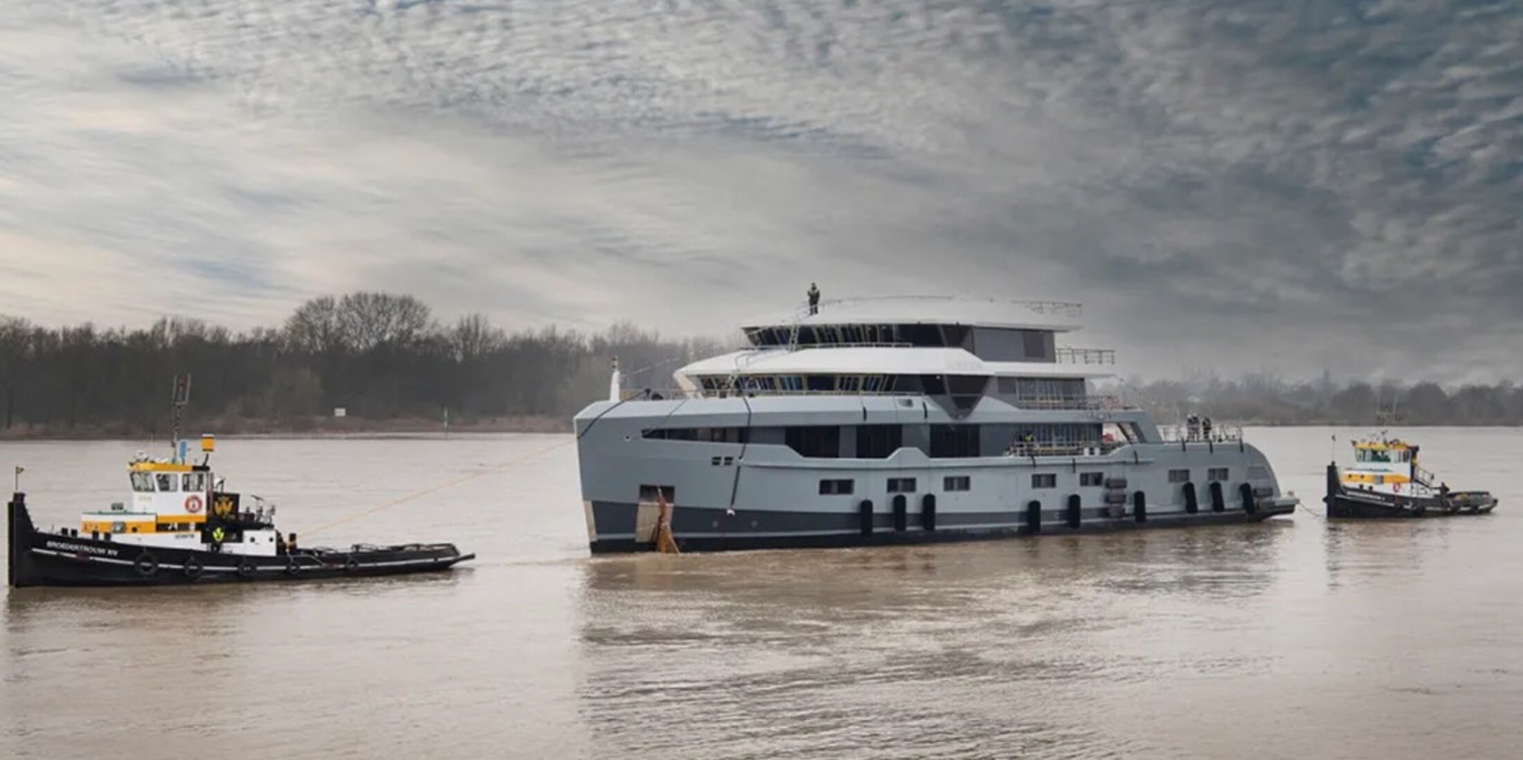 Het recent onthulde schip voor het eerst op zee