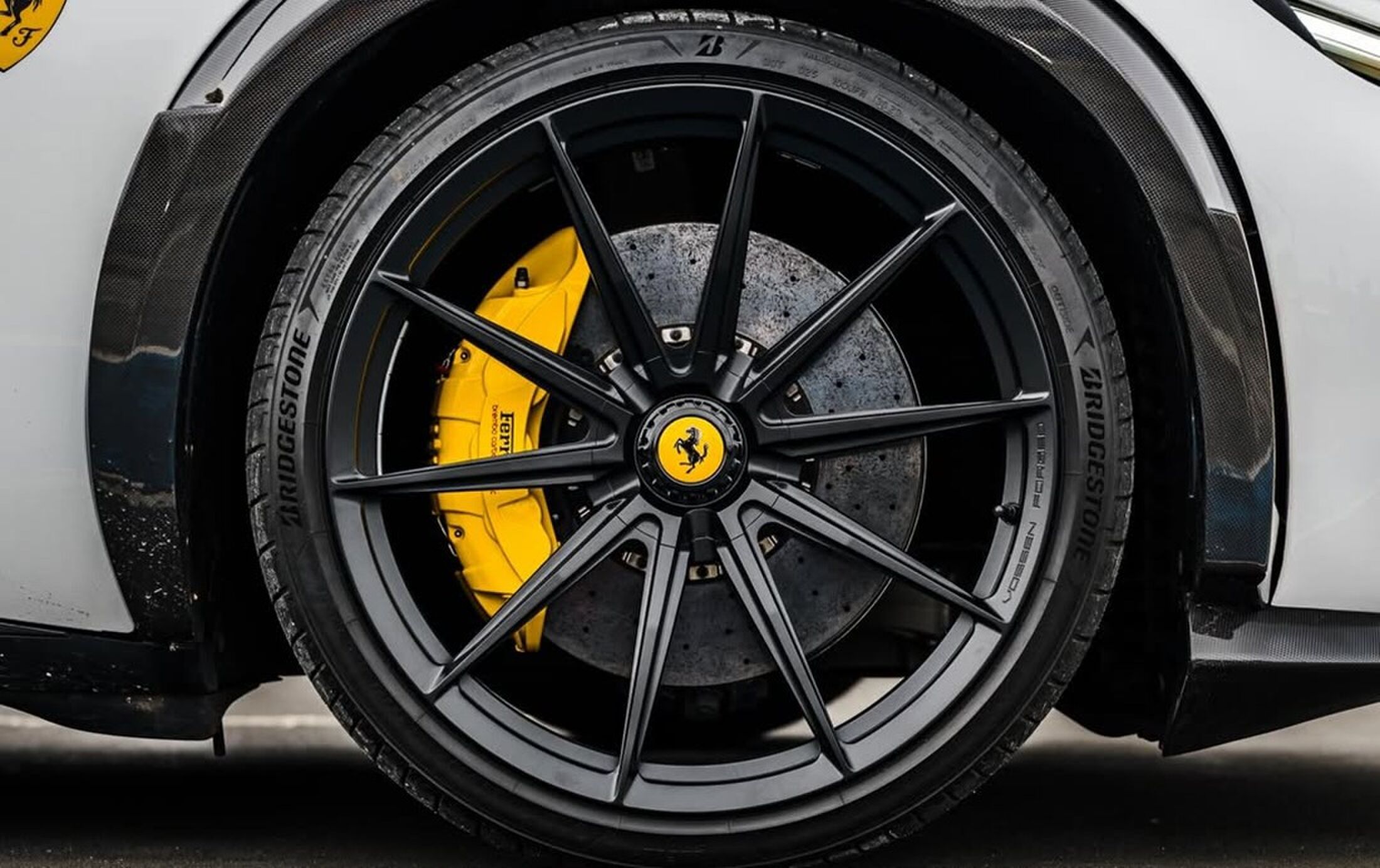 De velgen die Vossen maakte voor de Purosangue met aanpassingen van Novitec