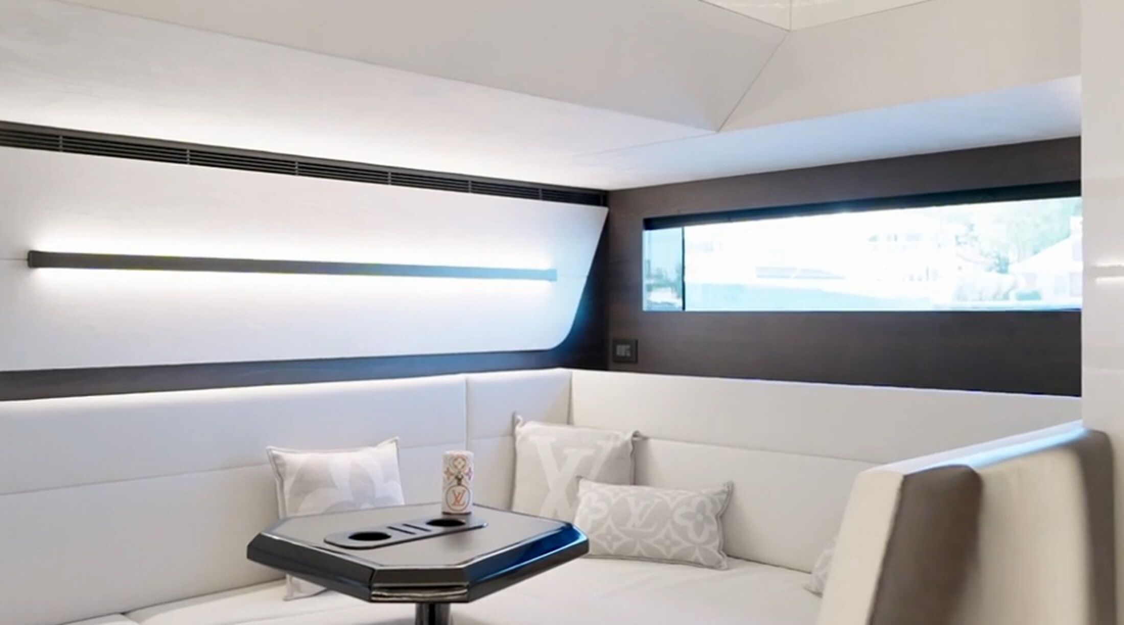 De zitruimte in de VQ70