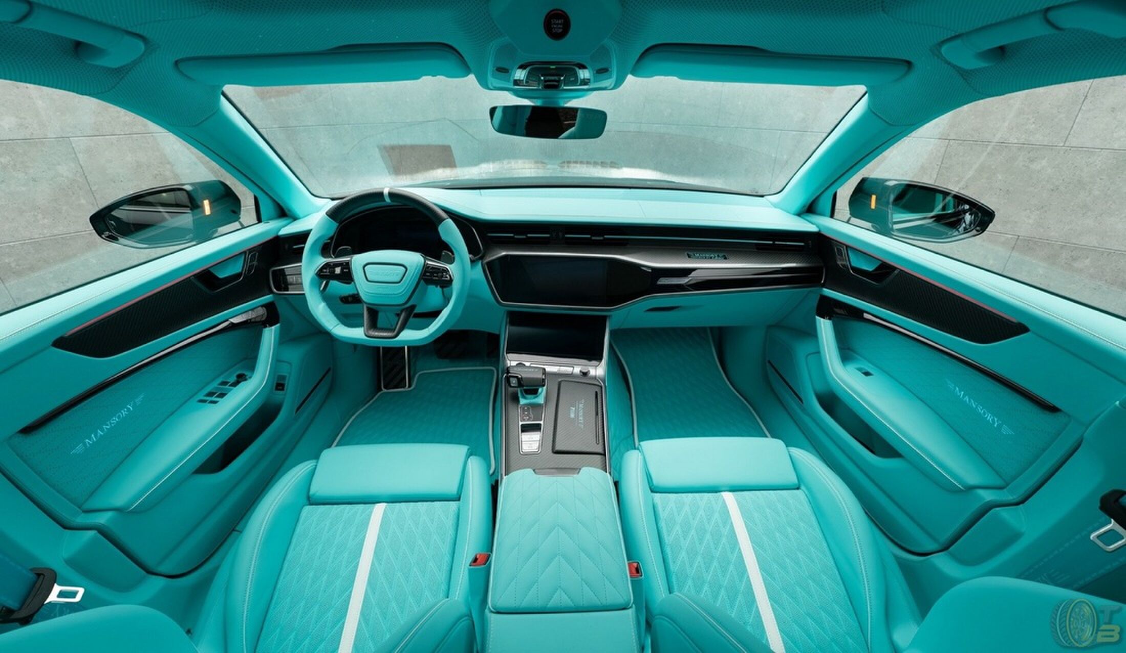 Het interieur van de aangepaste stationwagen