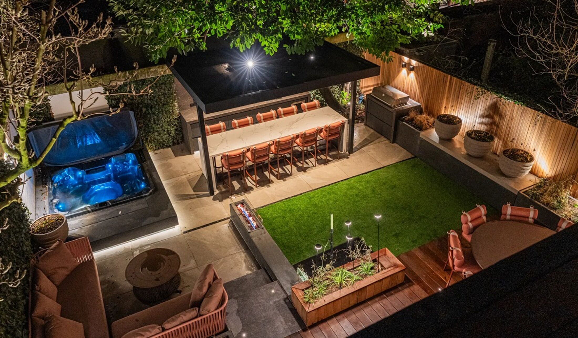 De achtertuin van het appartement in Amsterdam-Zuid