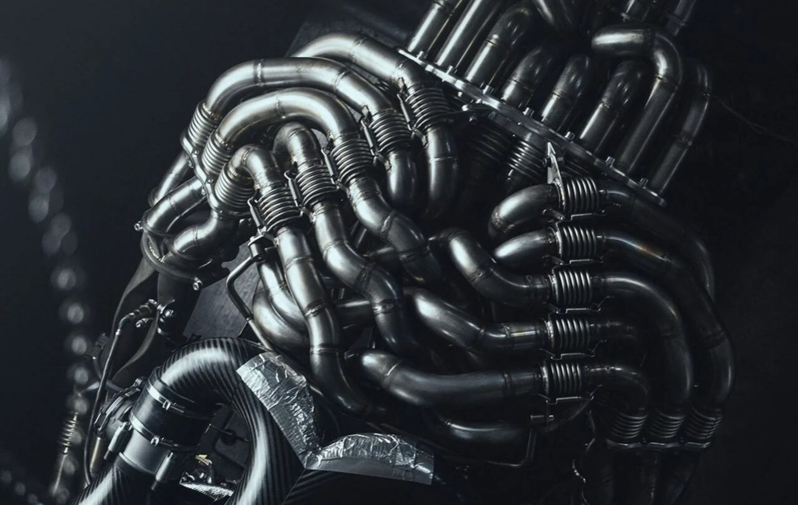 De V12-motor van de nieuwe De Tomaso P900