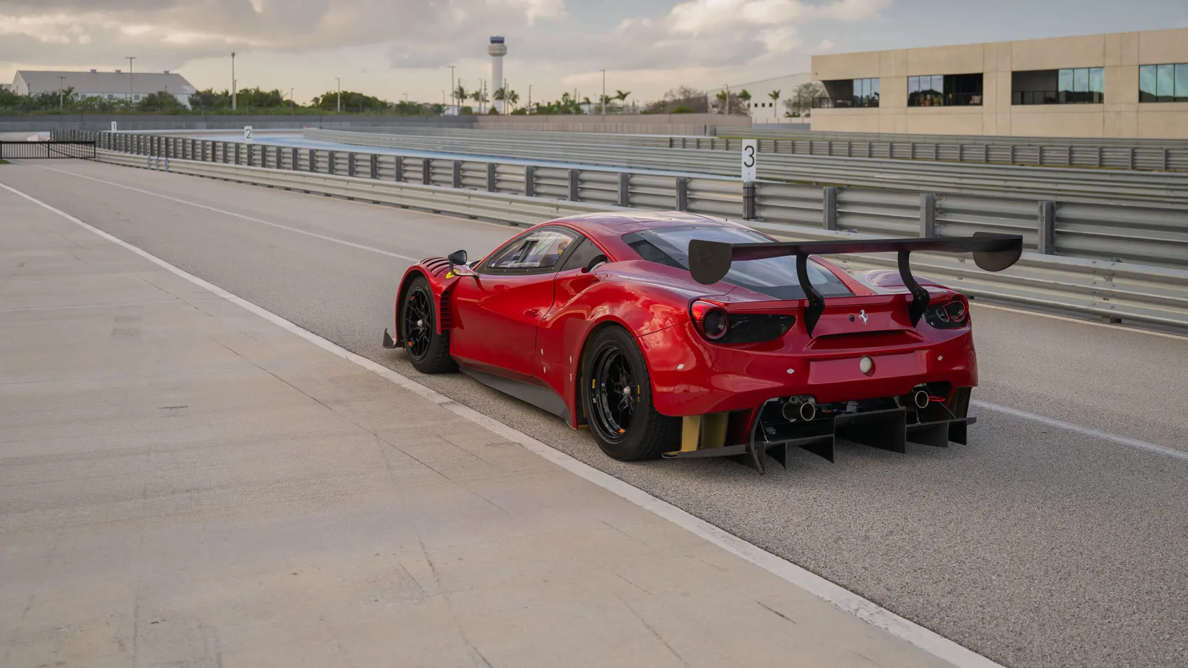 De achterzijde van de Ferrari 488 GT3