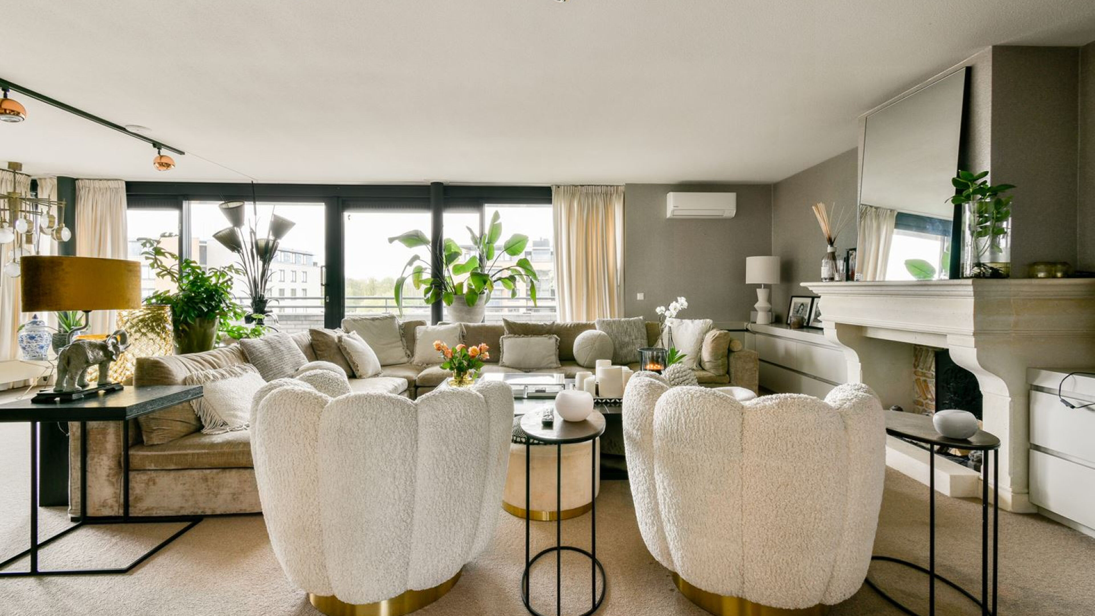Het interieur van het appartement van Richard Witschge in Amsterdam