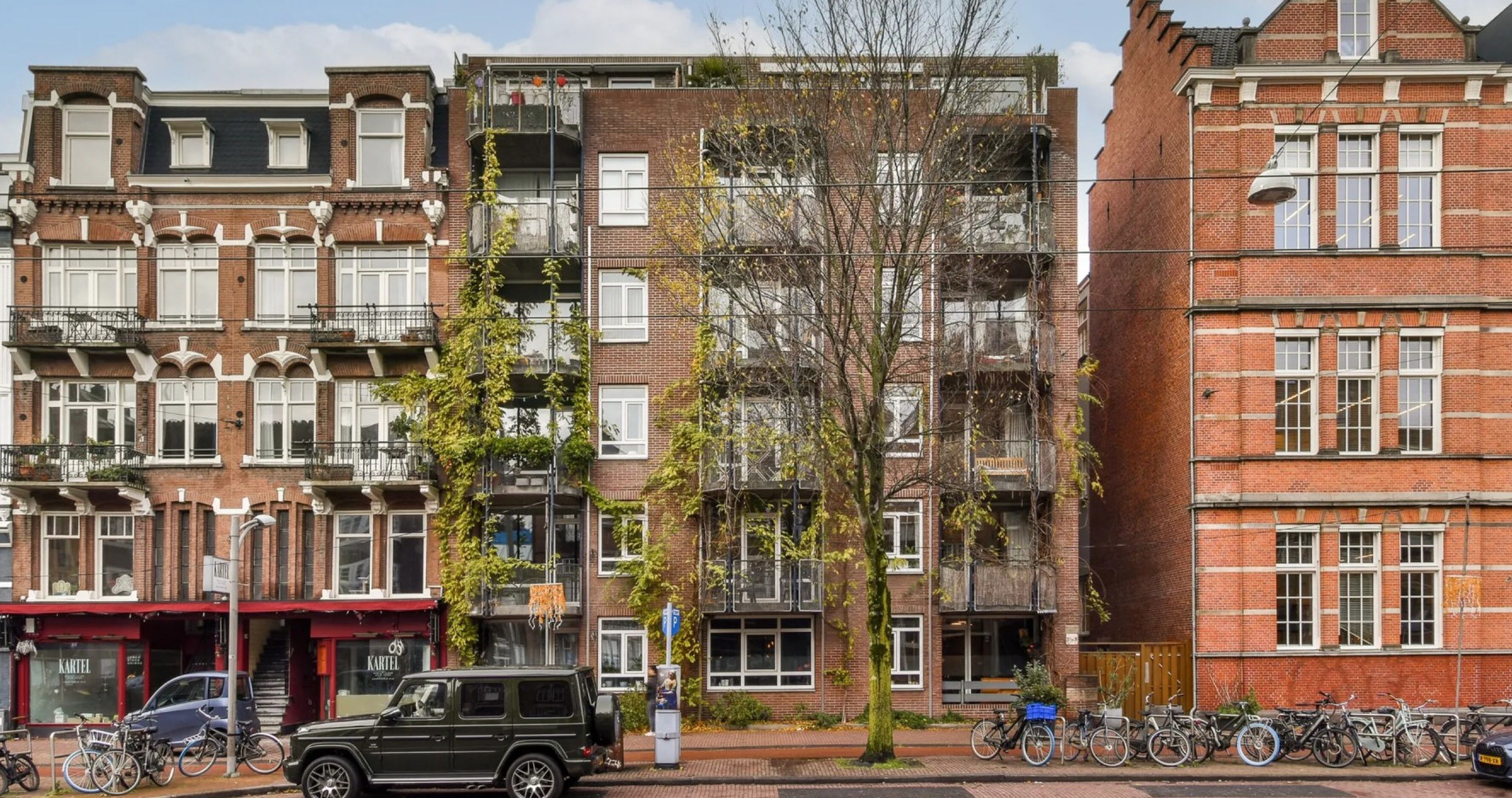 Het buitenaanzicht van het appartement van Frank Rijkaard in Amsterdam