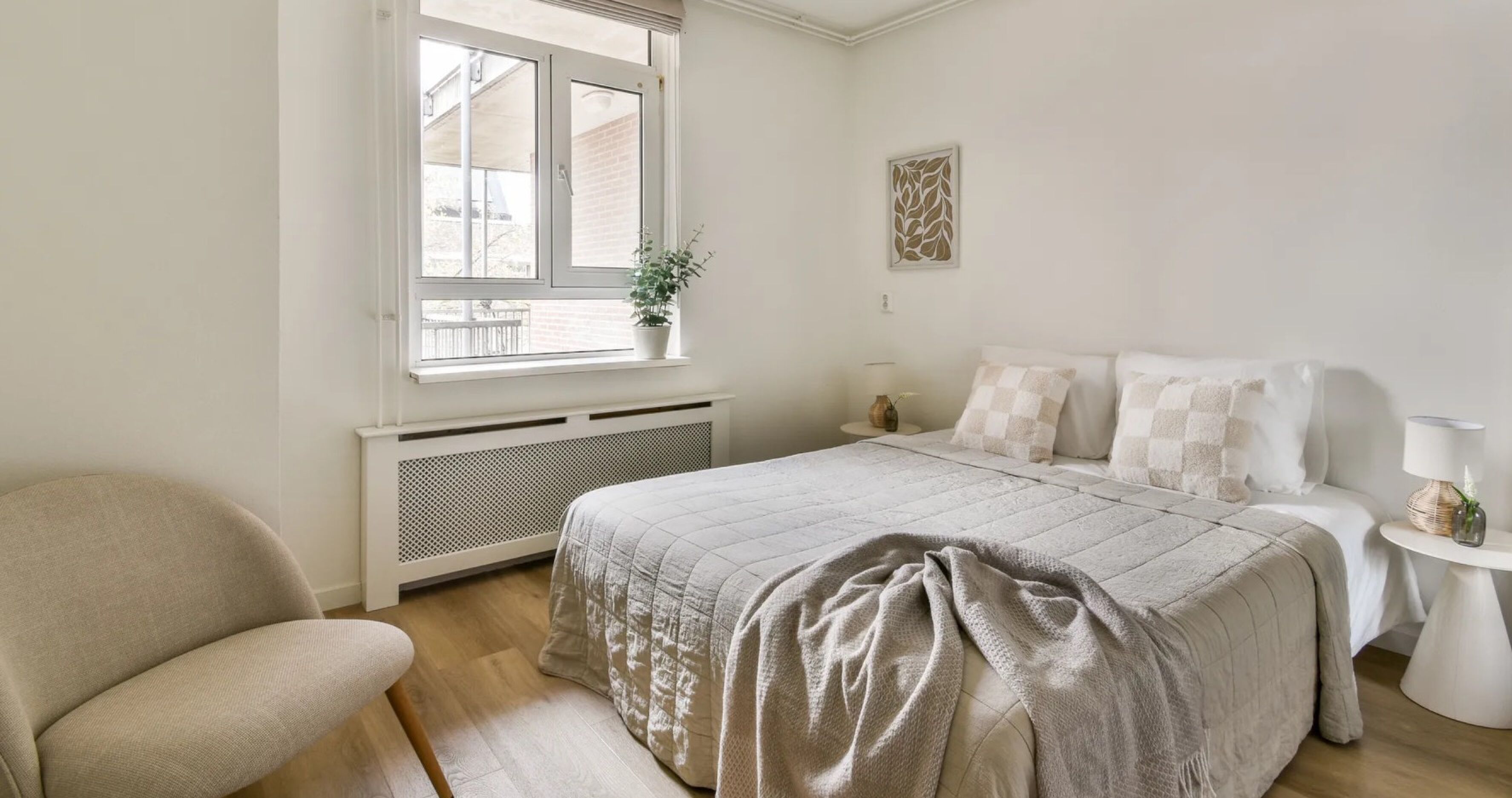 De slaapkamer van het appartement van Frank Rijkaard in Amsterdam