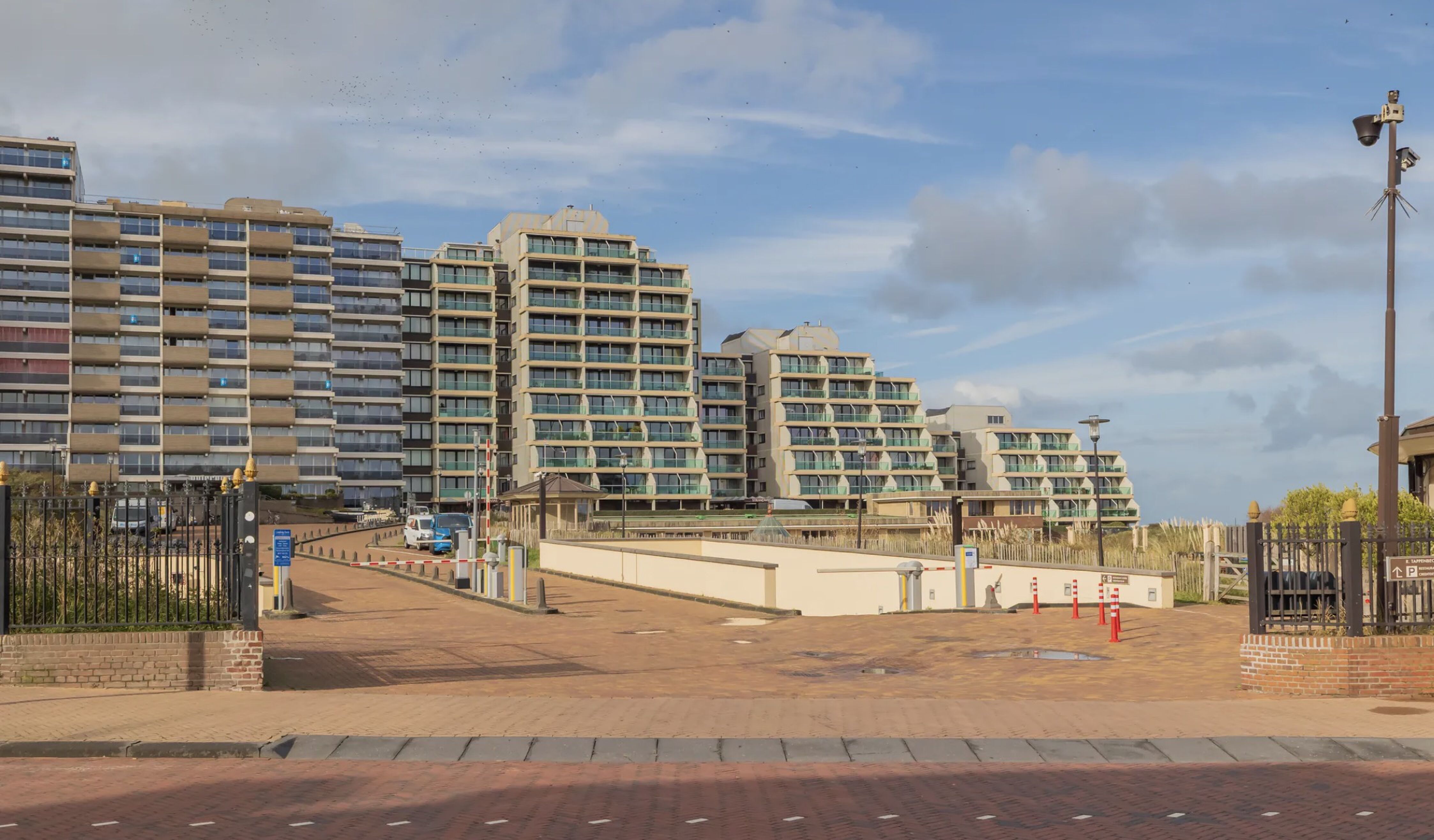 Tineke Schouten (71) koopt prachtig appartement in Noordwijk nadat ze miljoenenwinst scoorde op vill