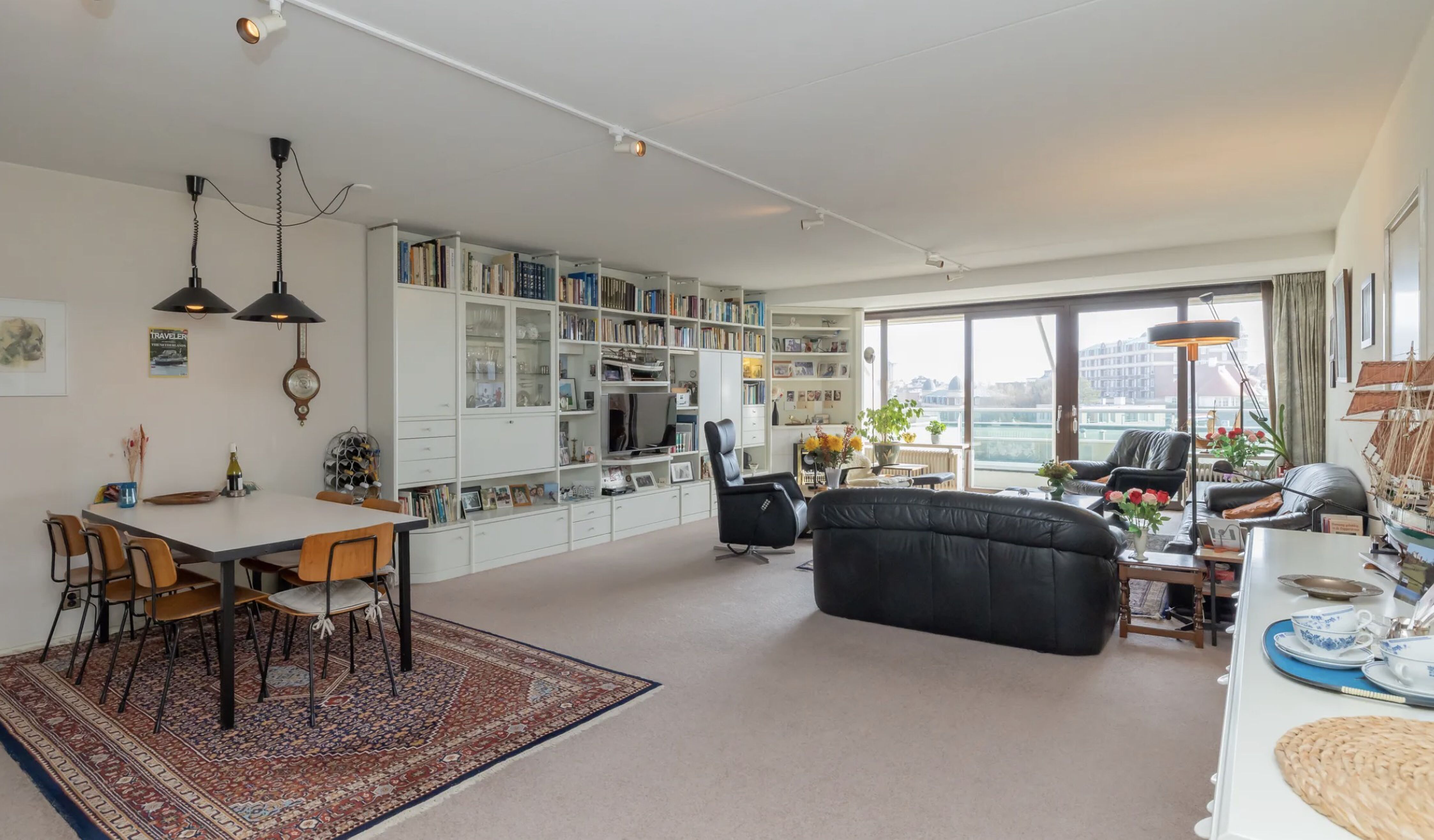 Het interieur van het appartement van Tineke Schouten in Noordwijk